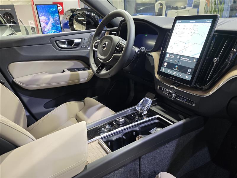 Volvo XC60 T6 AWD LONG RANGE PLUS DARK.