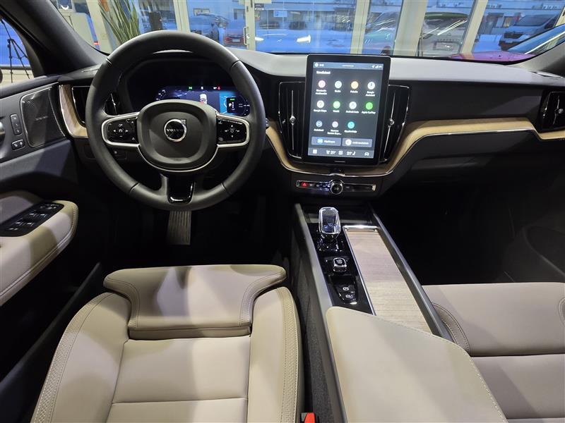 Volvo XC60 T6 AWD LONG RANGE PLUS DARK.