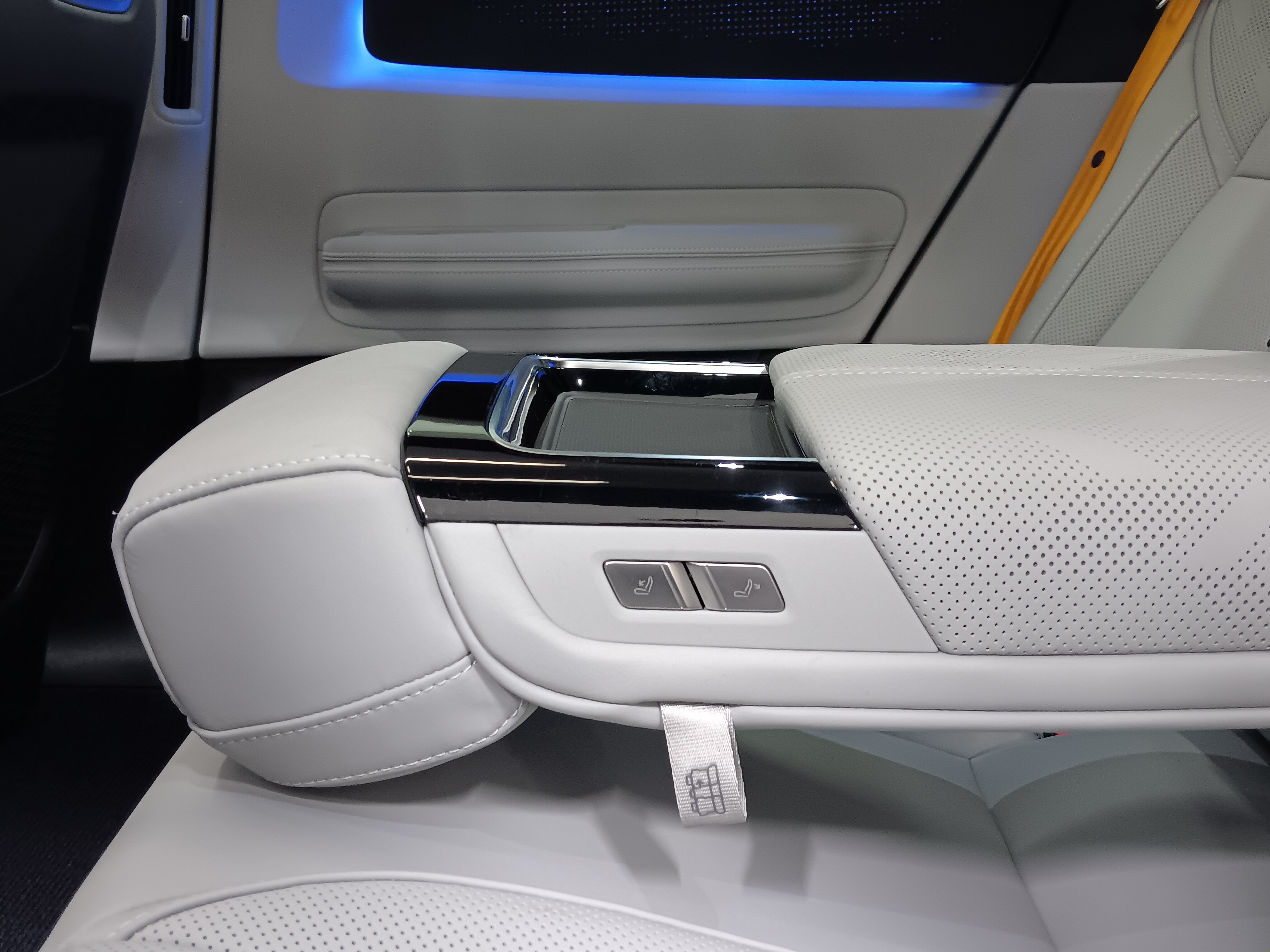 Polestar 4 LONG RANGE DUAL MOTOR PERFORMANCE PRIME