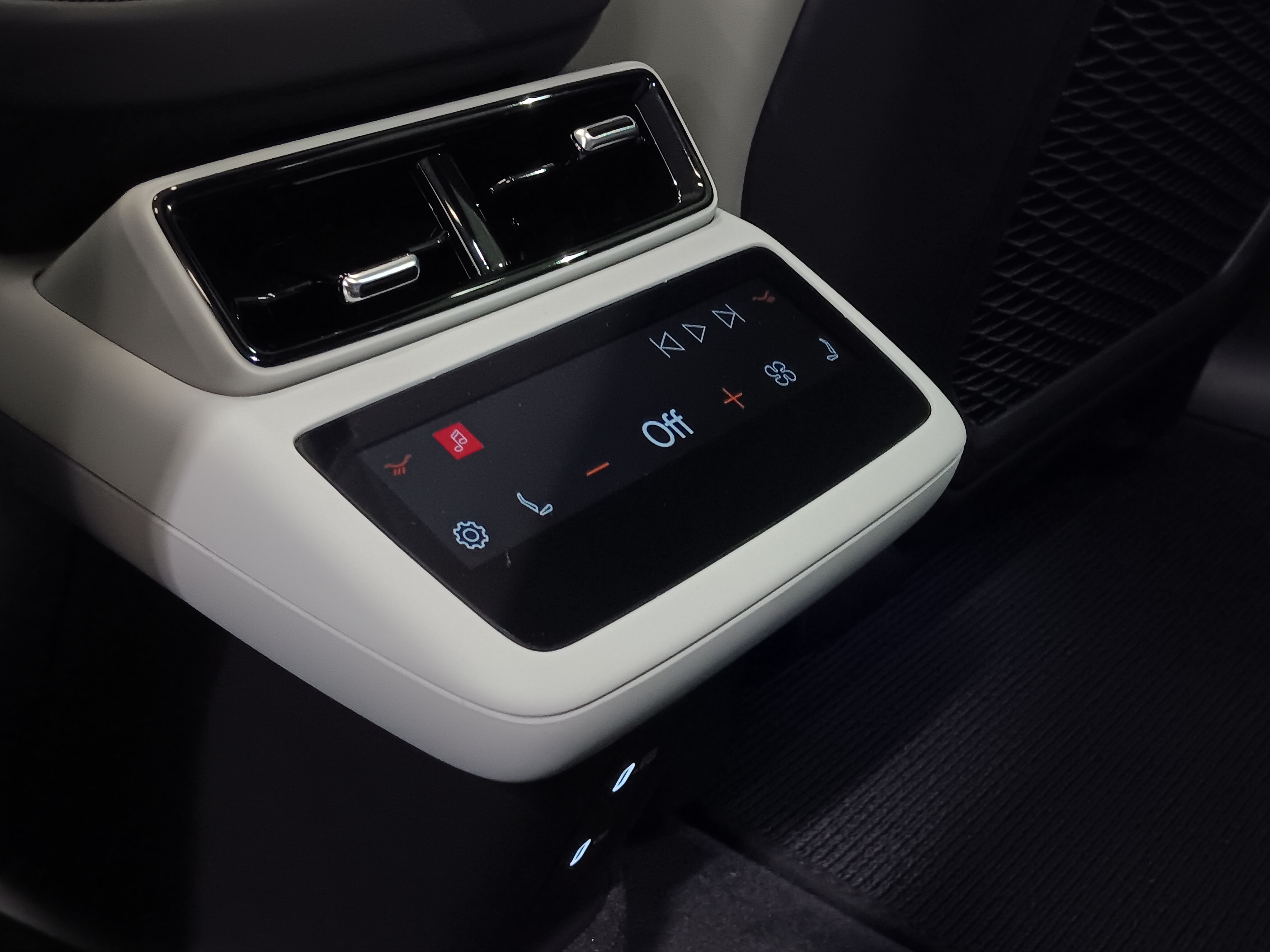 Polestar 4 LONG RANGE DUAL MOTOR PERFORMANCE PRIME