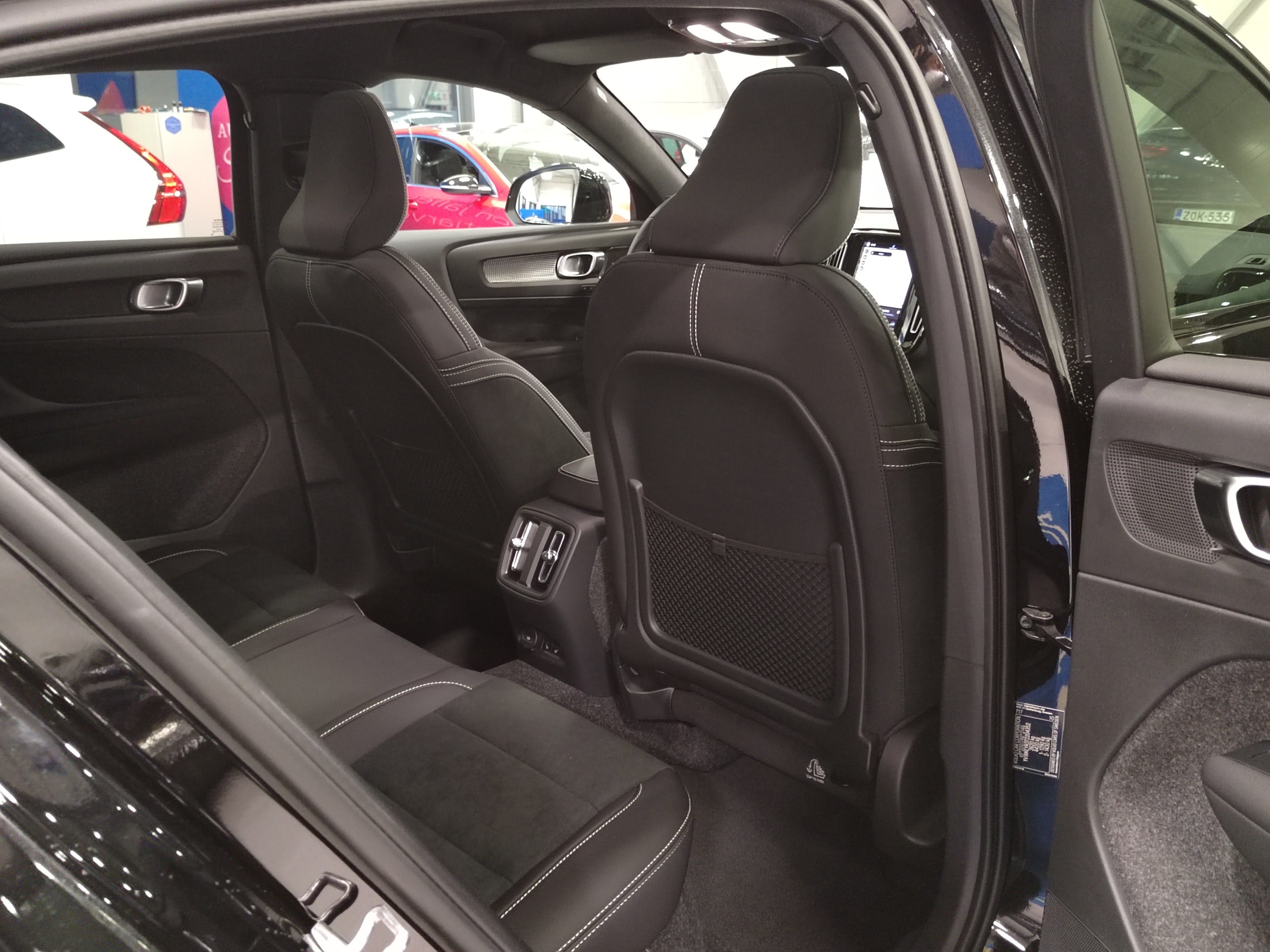 Volvo EC40 TWIN PERFORMANCE ULTRA BLACK EDITION