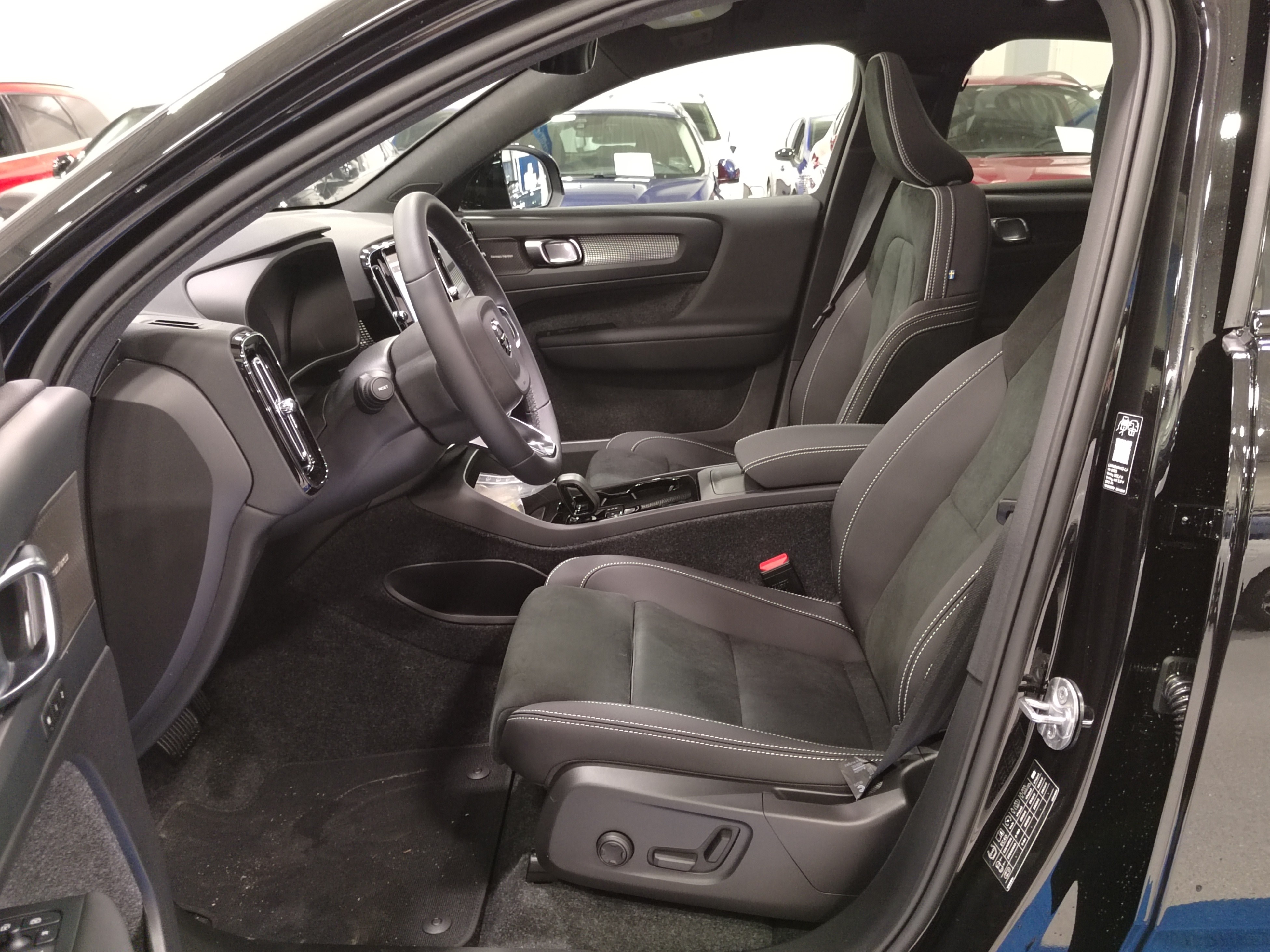 Volvo EC40 TWIN PERFORMANCE ULTRA BLACK EDITION