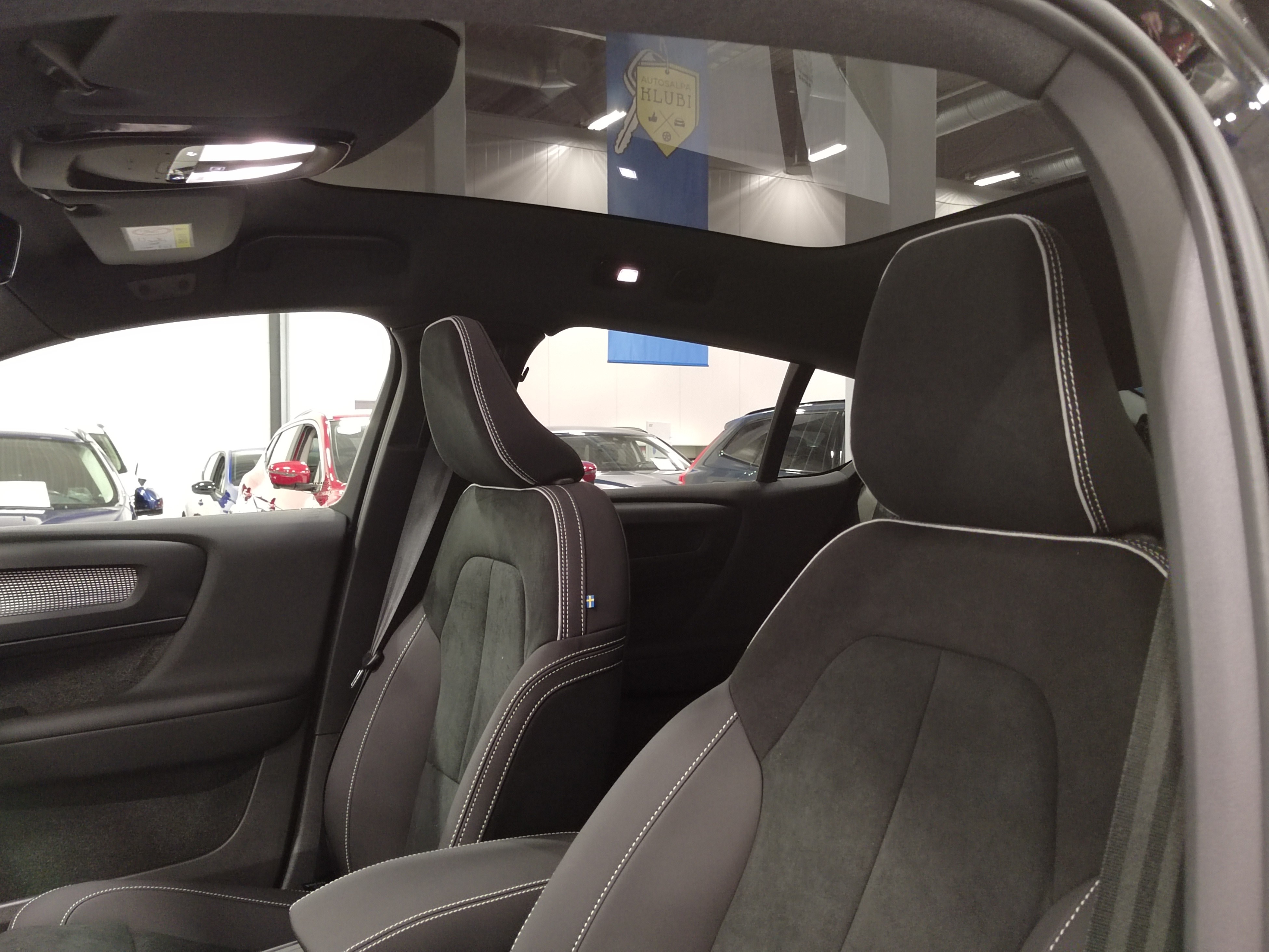 Volvo EC40 TWIN PERFORMANCE ULTRA BLACK EDITION