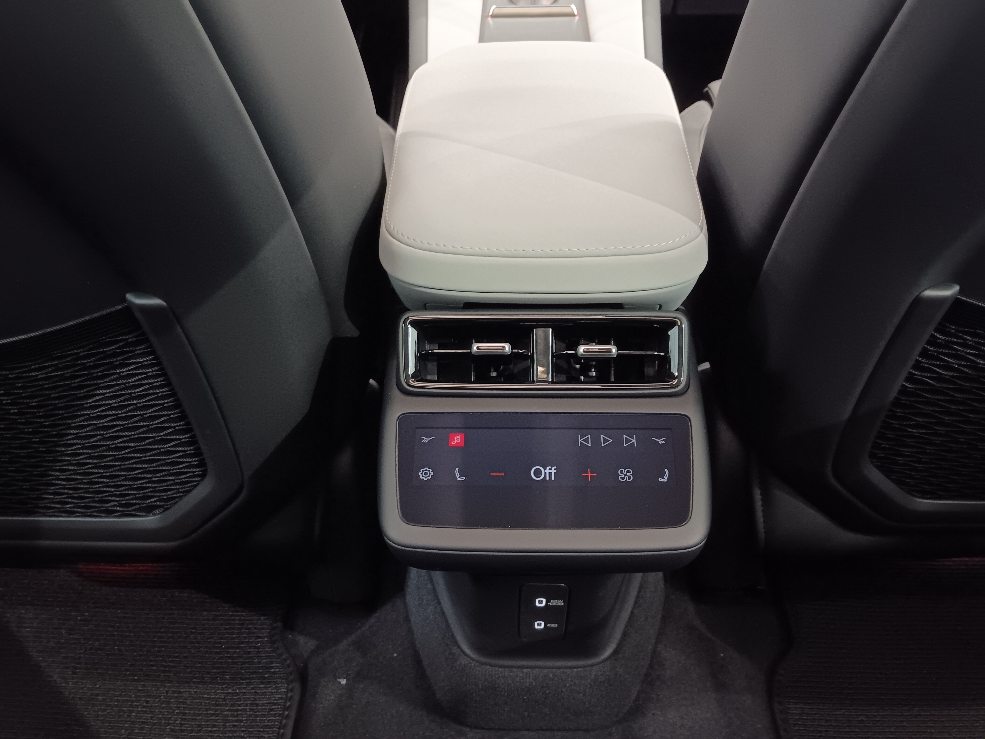 Polestar 4 LONG RANGE DUAL MOTOR BUSINESS.