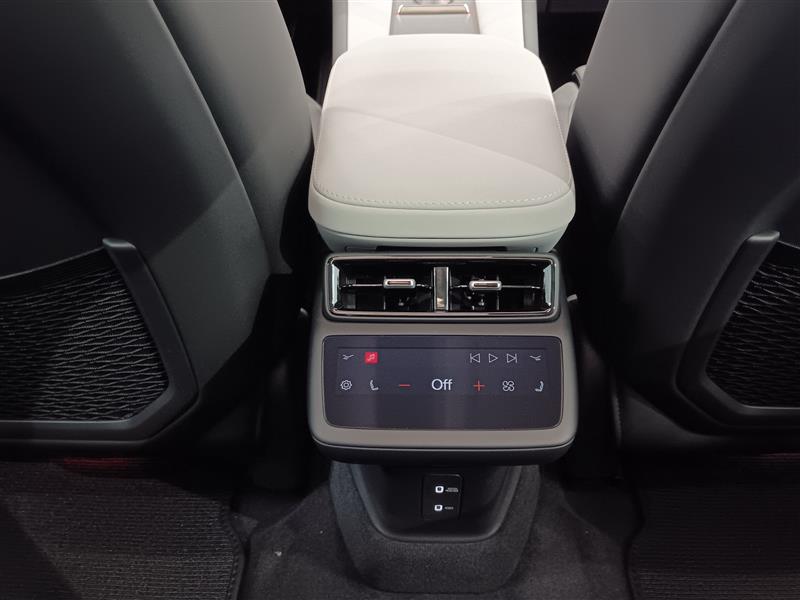 Polestar 4 LONG RANGE DUAL MOTOR BUSINESS.