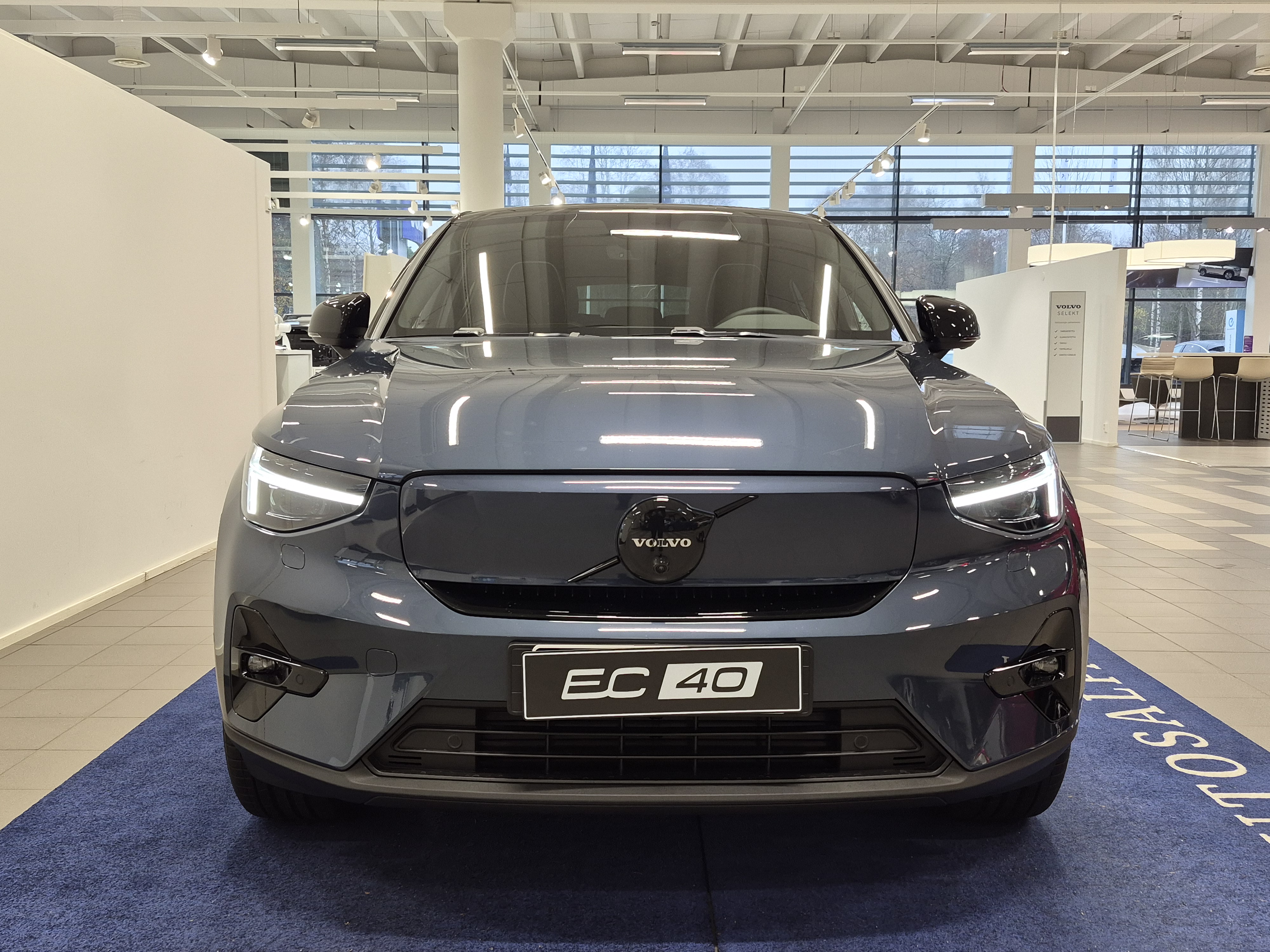 Volvo EC40 TWIN PERFORMANCE ULTRA BLACK EDITION.