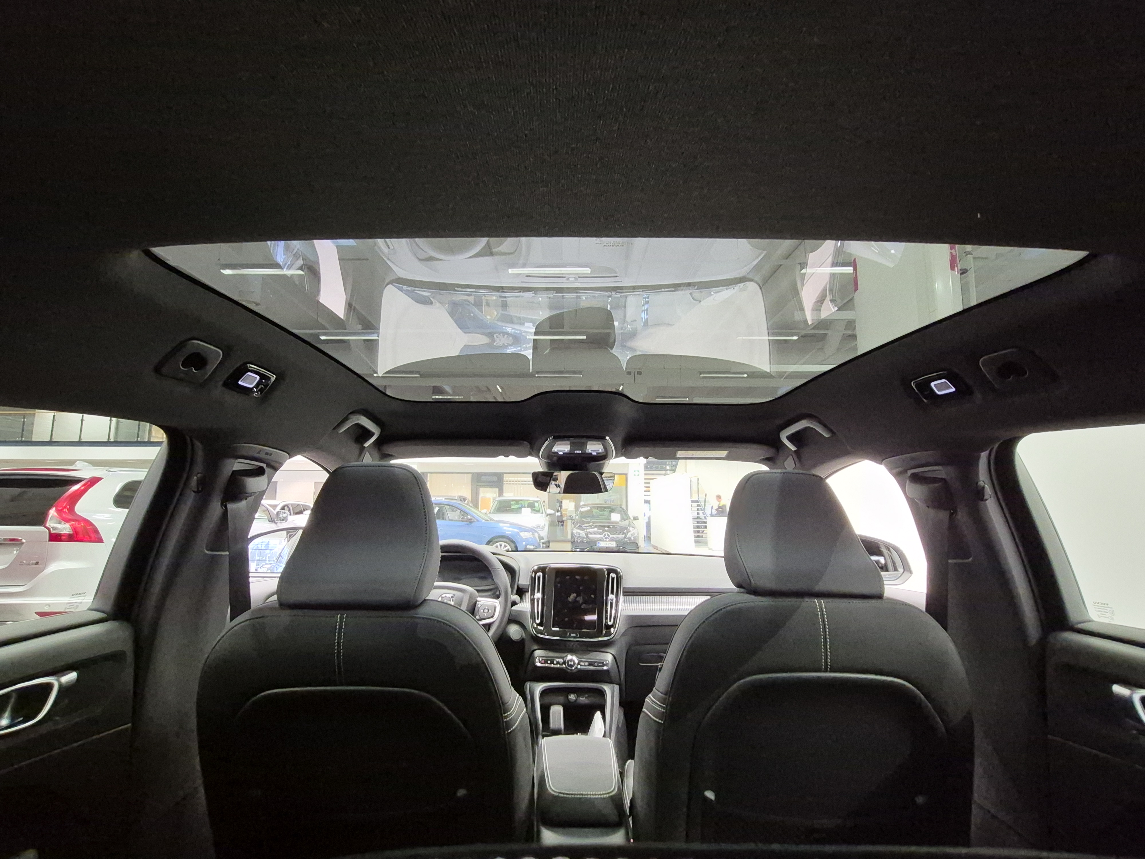 Volvo EC40 TWIN PERFORMANCE ULTRA BLACK EDITION.