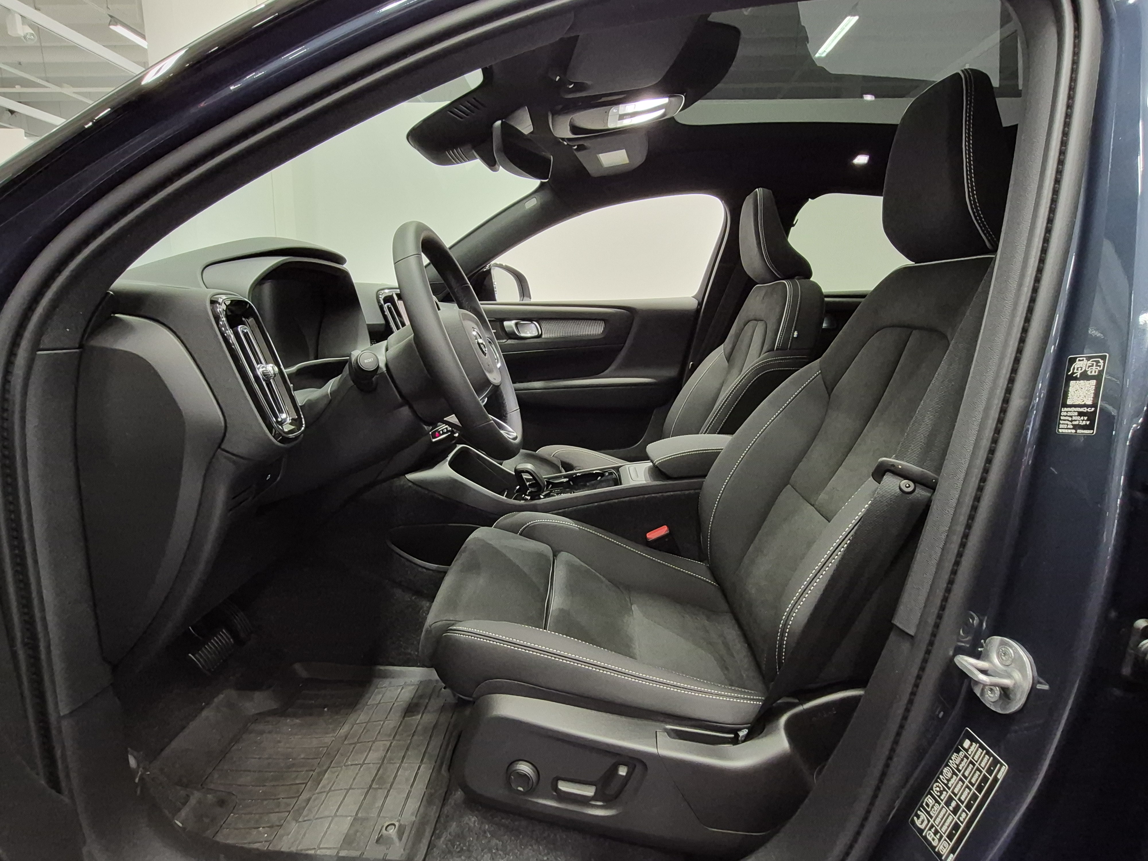Volvo EC40 TWIN PERFORMANCE ULTRA BLACK EDITION.