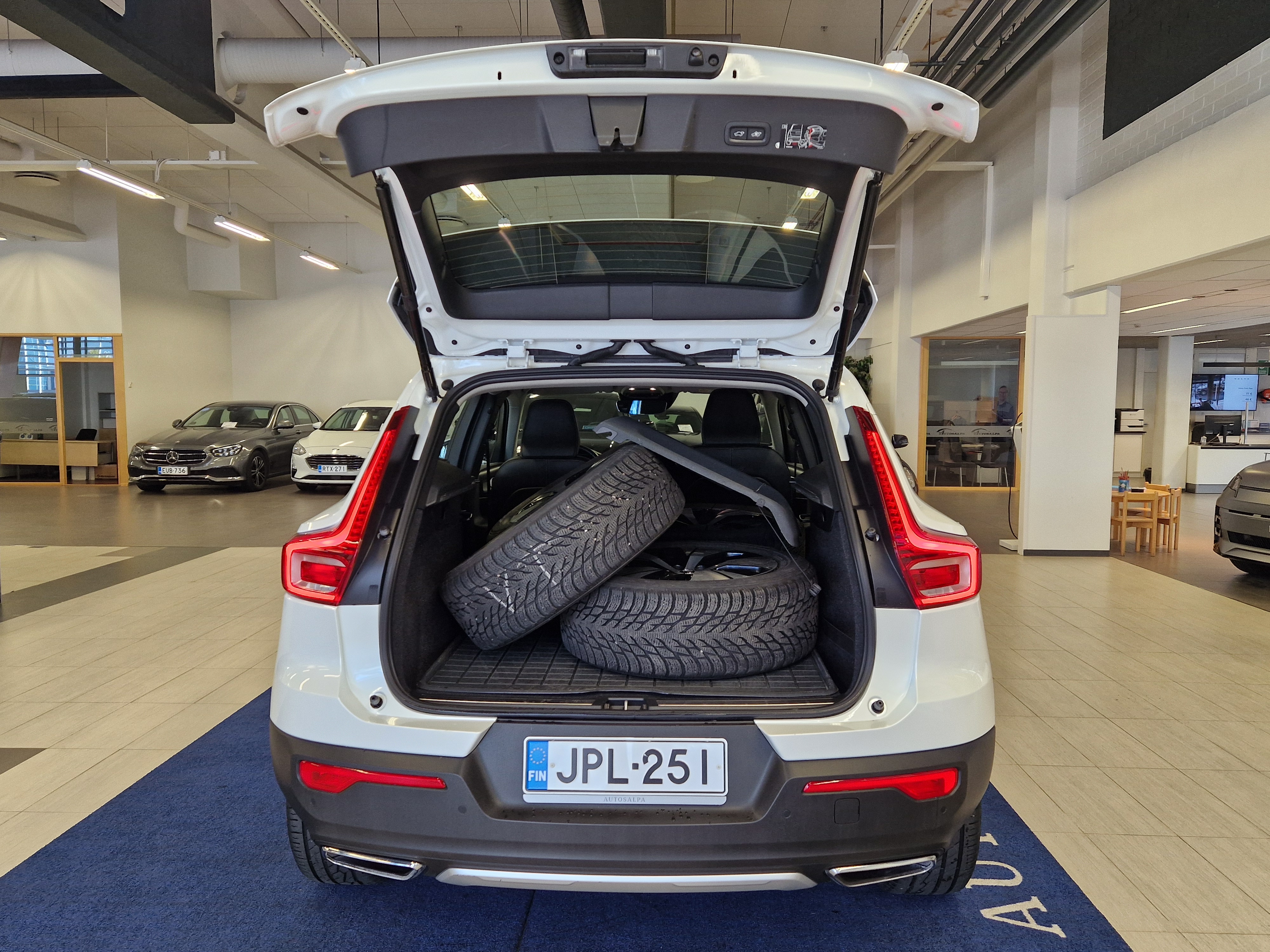 Volvo XC40 T5 TWIN ENGINE INSCRIPTION TAKUU 24KK/40TKM