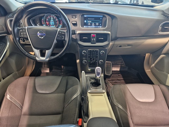 Volvo V40 T2 MOMENTUM