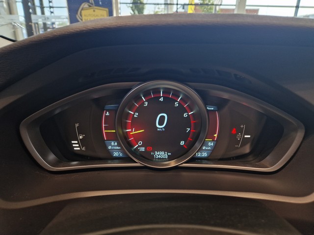 Volvo V40 T2 MOMENTUM
