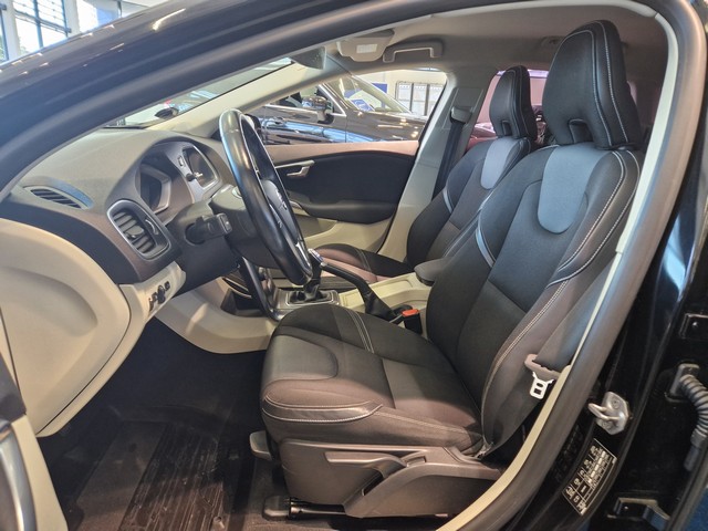 Volvo V40 T2 MOMENTUM