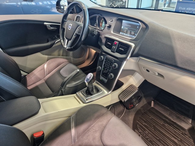 Volvo V40 T2 MOMENTUM