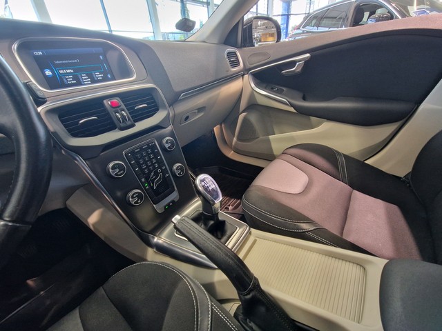 Volvo V40 T2 MOMENTUM