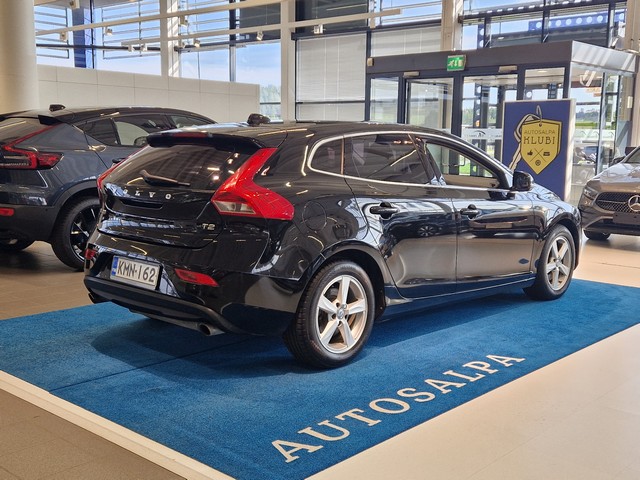 Volvo V40 T2 MOMENTUM