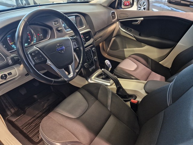Volvo V40 T2 MOMENTUM