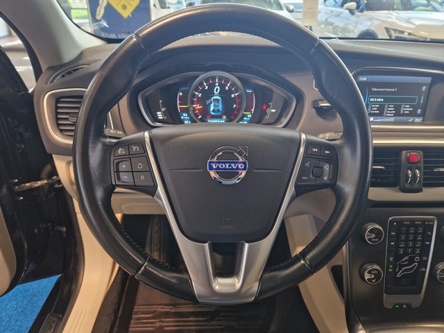 Volvo V40 T2 MOMENTUM