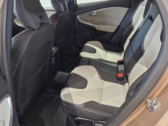 Volvo V40 CROSS COUNTRY D2 MOMENTUM AUT