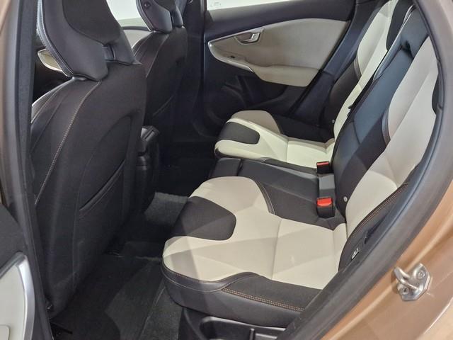 Volvo V40 CROSS COUNTRY D2 MOMENTUM AUT