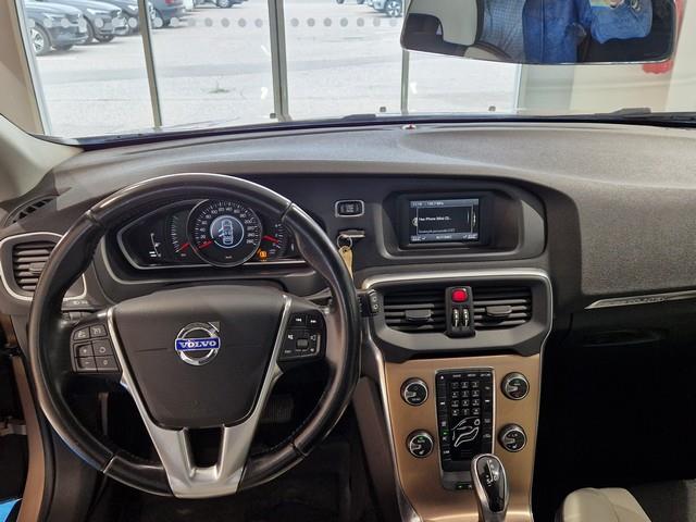 Volvo V40 CROSS COUNTRY D2 MOMENTUM AUT