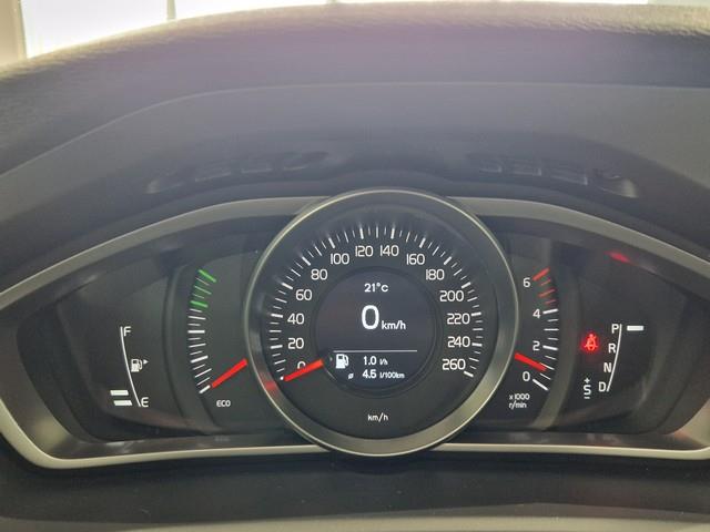 Volvo V40 CROSS COUNTRY D2 MOMENTUM AUT