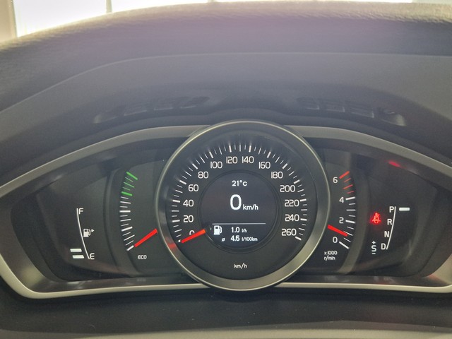 Volvo V40 CROSS COUNTRY D2 MOMENTUM AUT