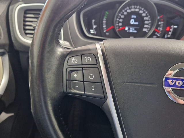 Volvo V40 CROSS COUNTRY D2 MOMENTUM AUT