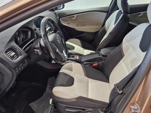 Volvo V40 CROSS COUNTRY D2 MOMENTUM AUT