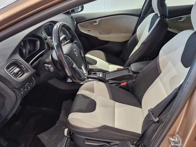 Volvo V40 CROSS COUNTRY D2 MOMENTUM AUT