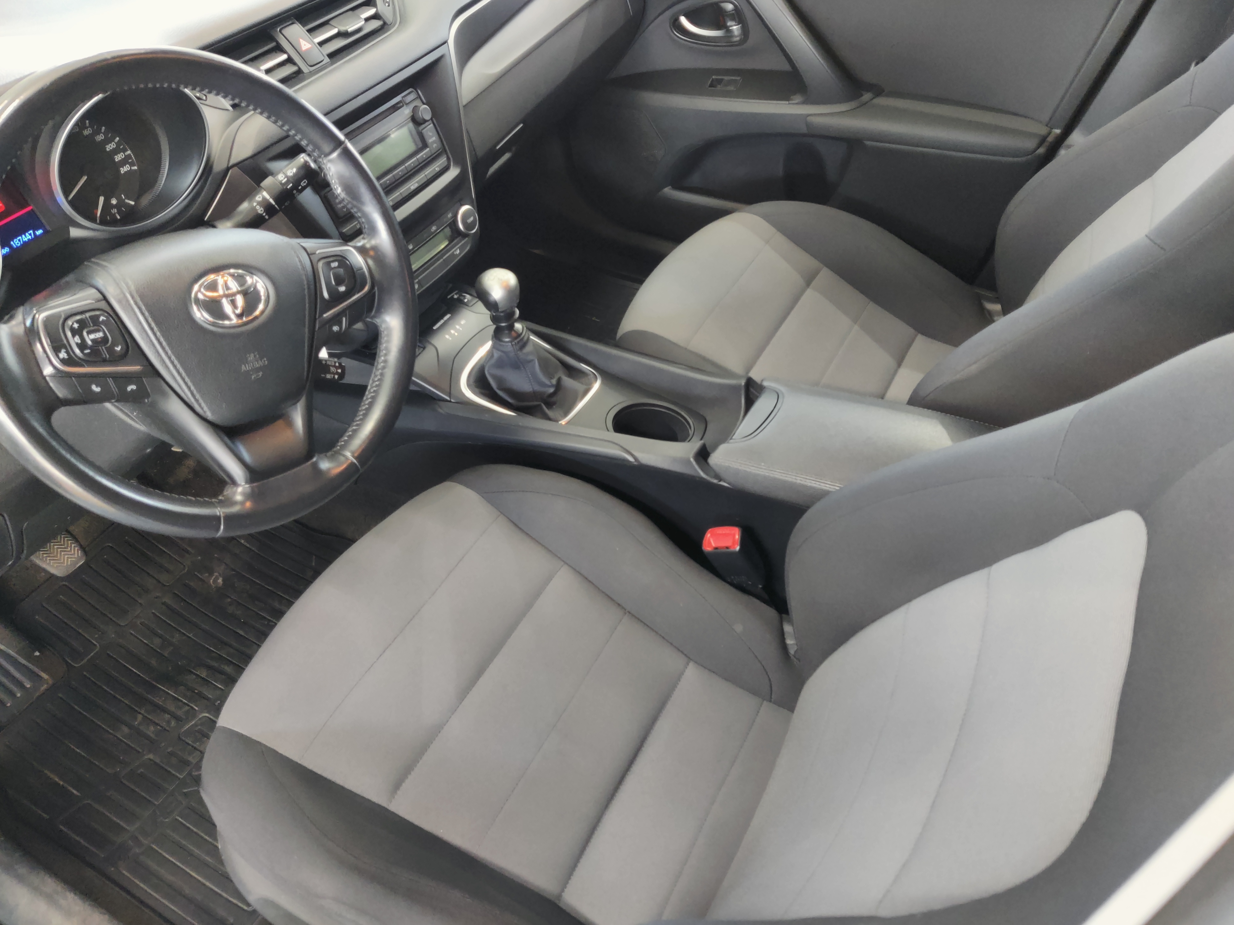 Toyota AVENSIS 1,6 VALVEMATIC LIFE EDITION TOURING SPORTS