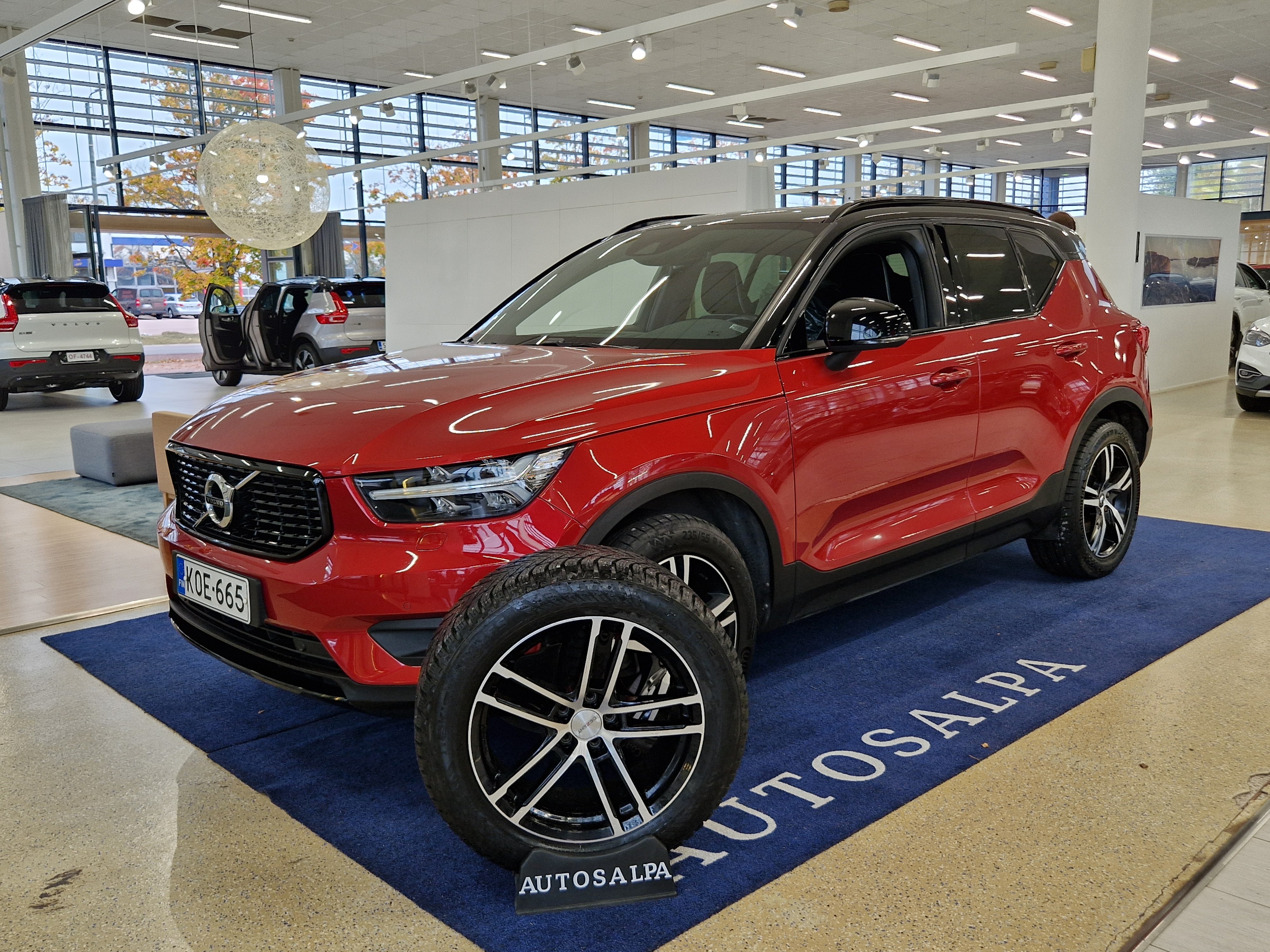 Volvo XC40 D4 AWD R-Design aut 2019, bild 2/17