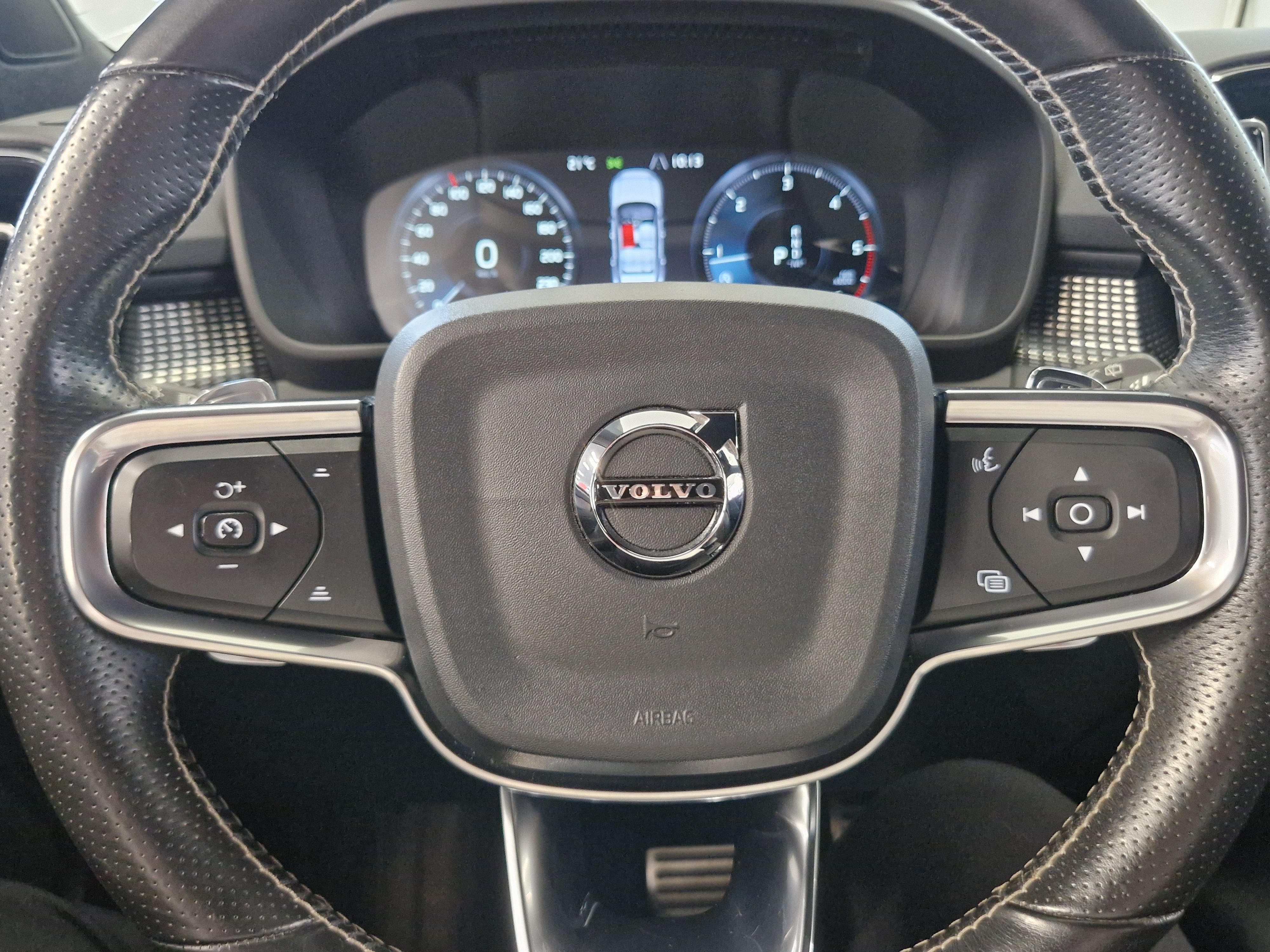 Volvo XC40 D4 AWD R-Design aut 2019, bild 6/17