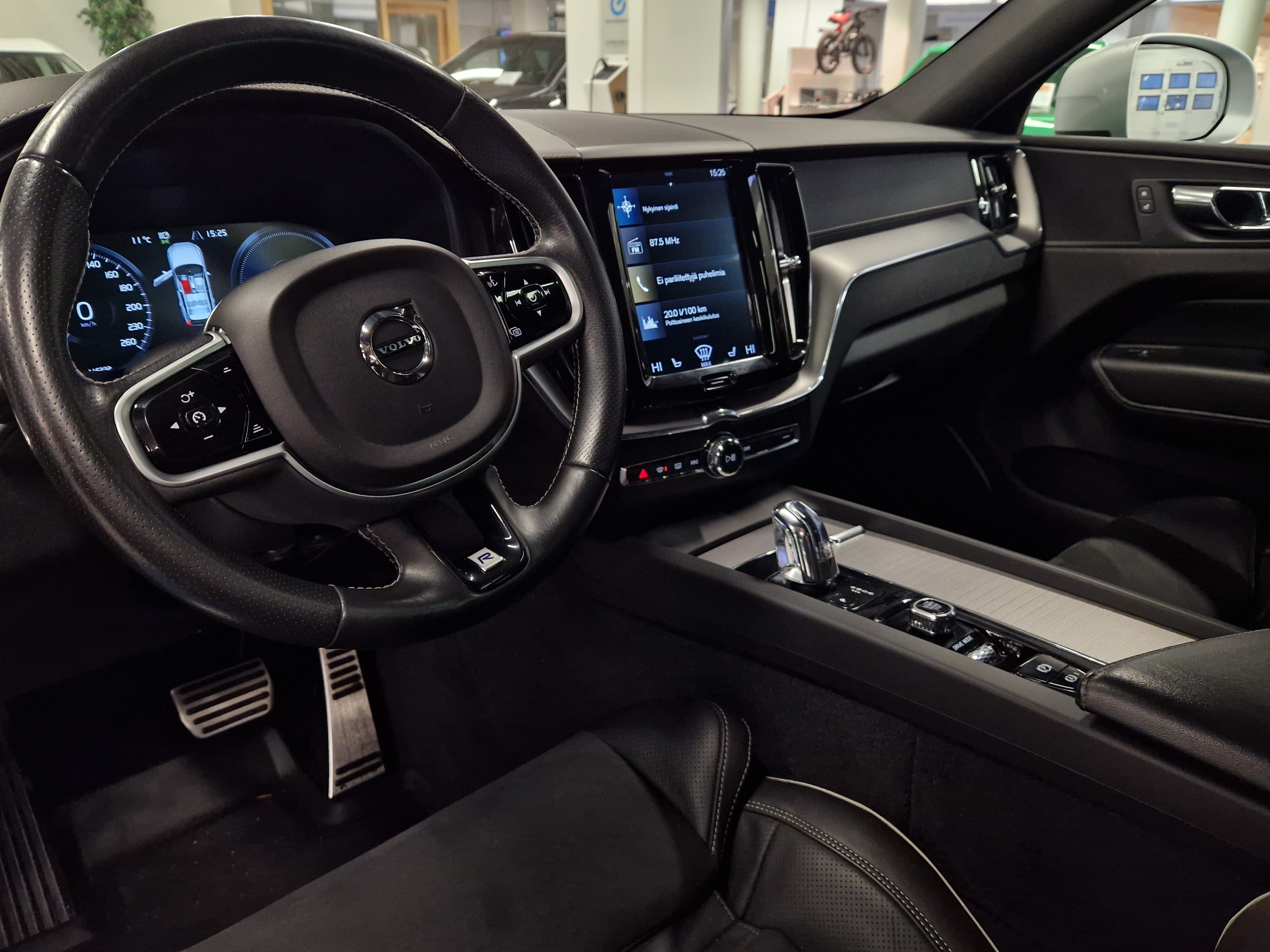 Volvo XC60 T8 AWD R-DESIGN AUT TAKUU 12KK/20TKM