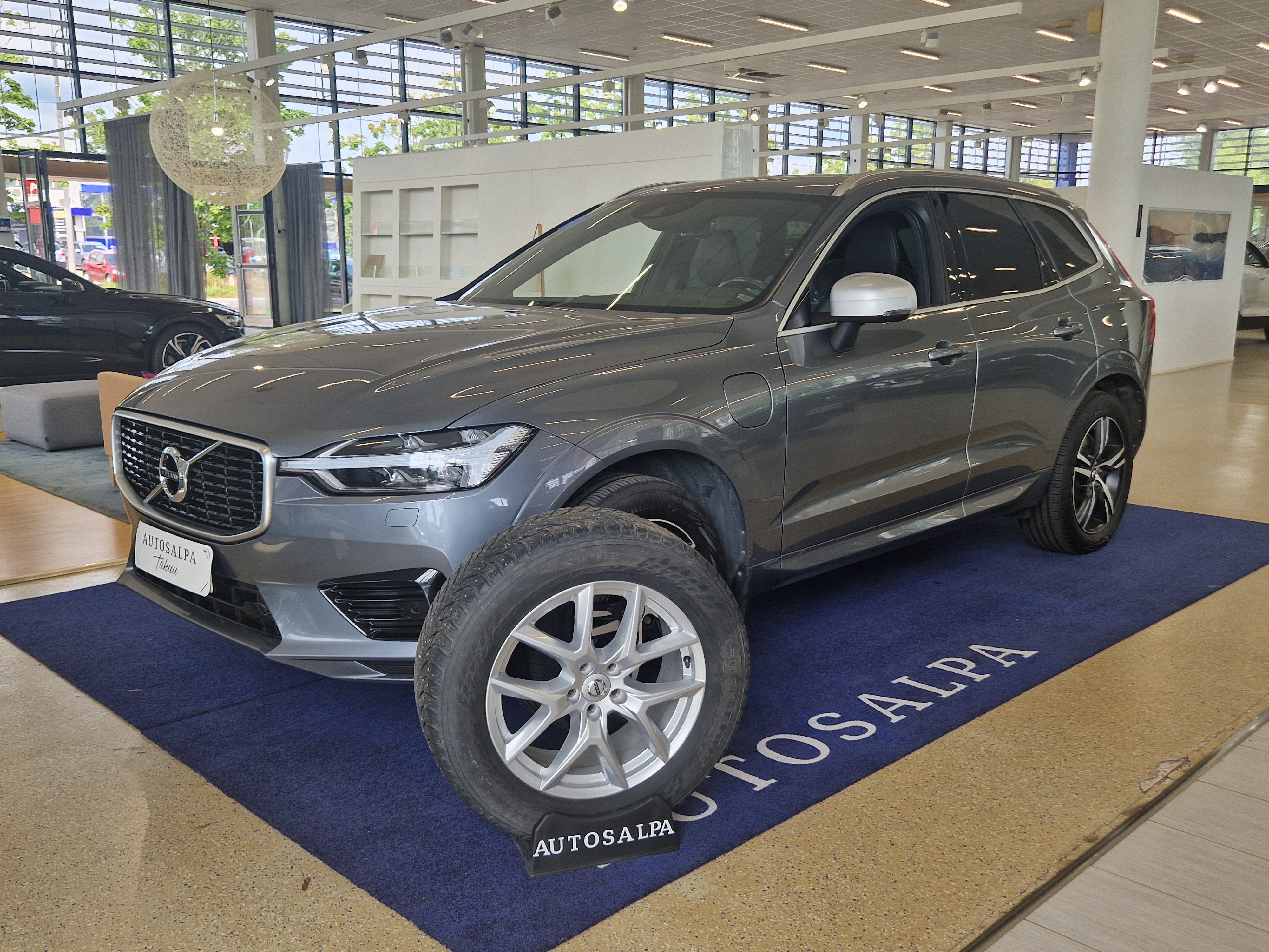 Volvo XC60 2019, photo 2/24