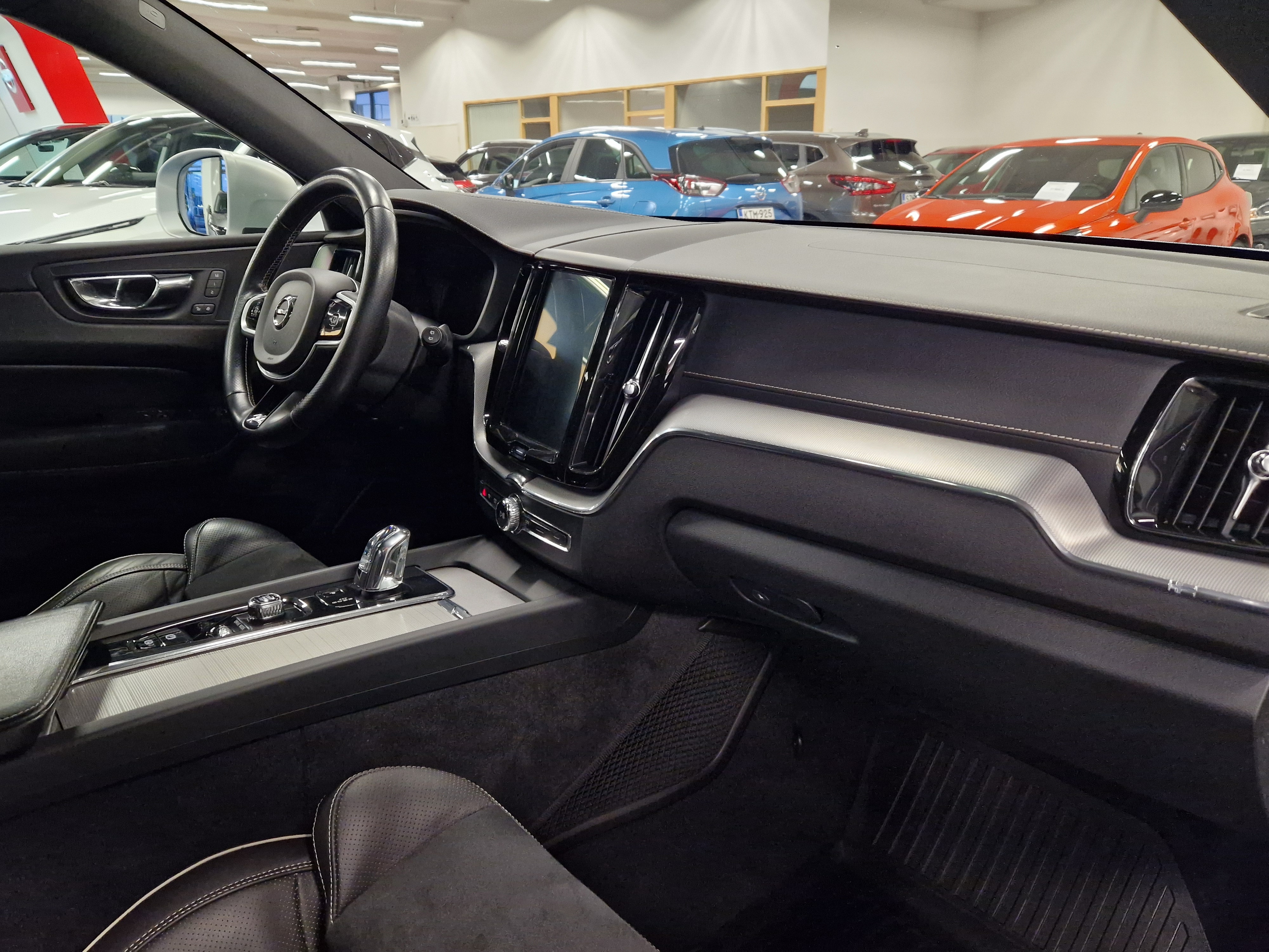 Volvo XC60 T8 AWD R-DESIGN AUT TAKUU 12KK/20TKM
