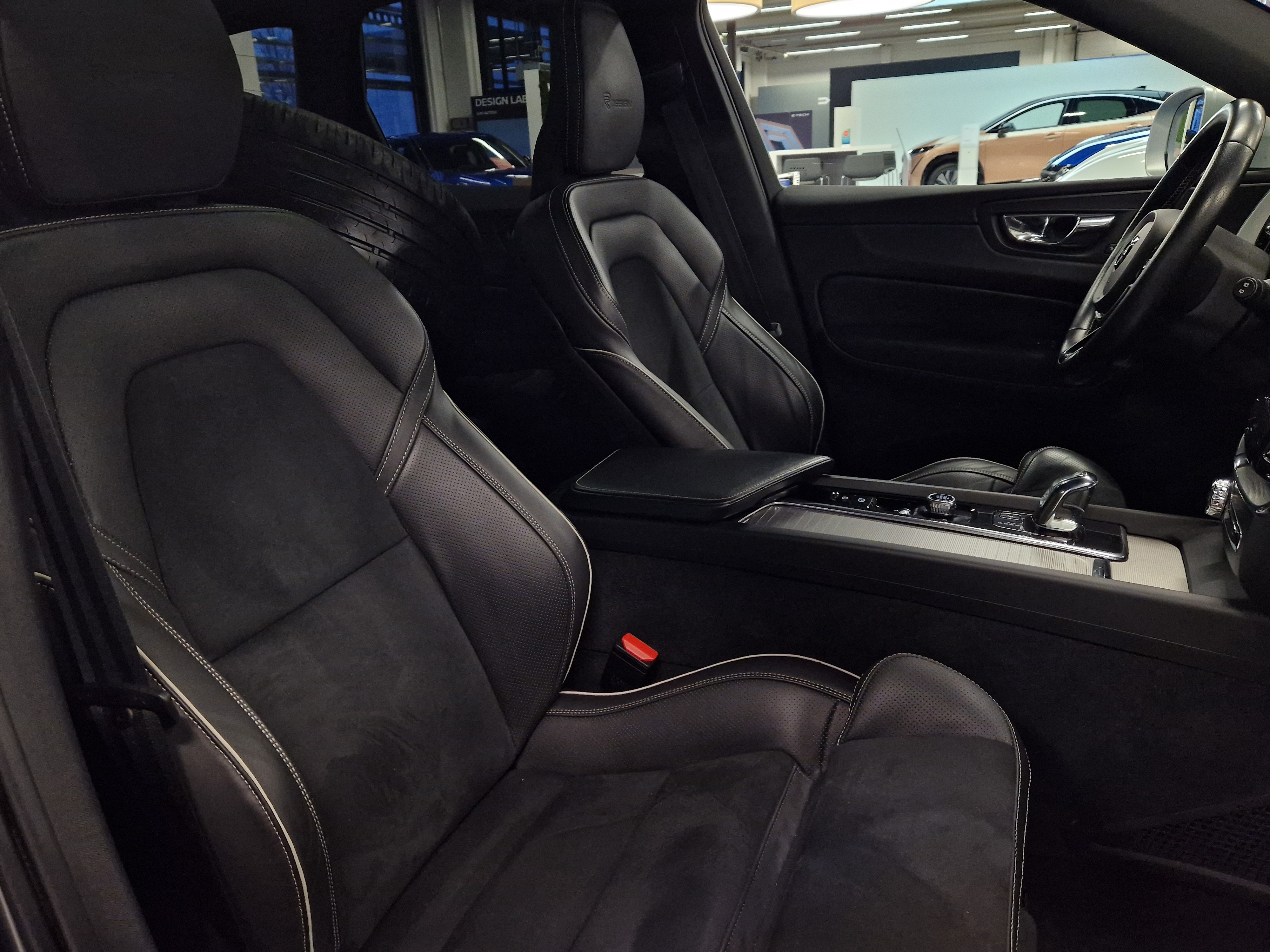 Volvo XC60 T8 AWD R-DESIGN AUT TAKUU 12KK/20TKM