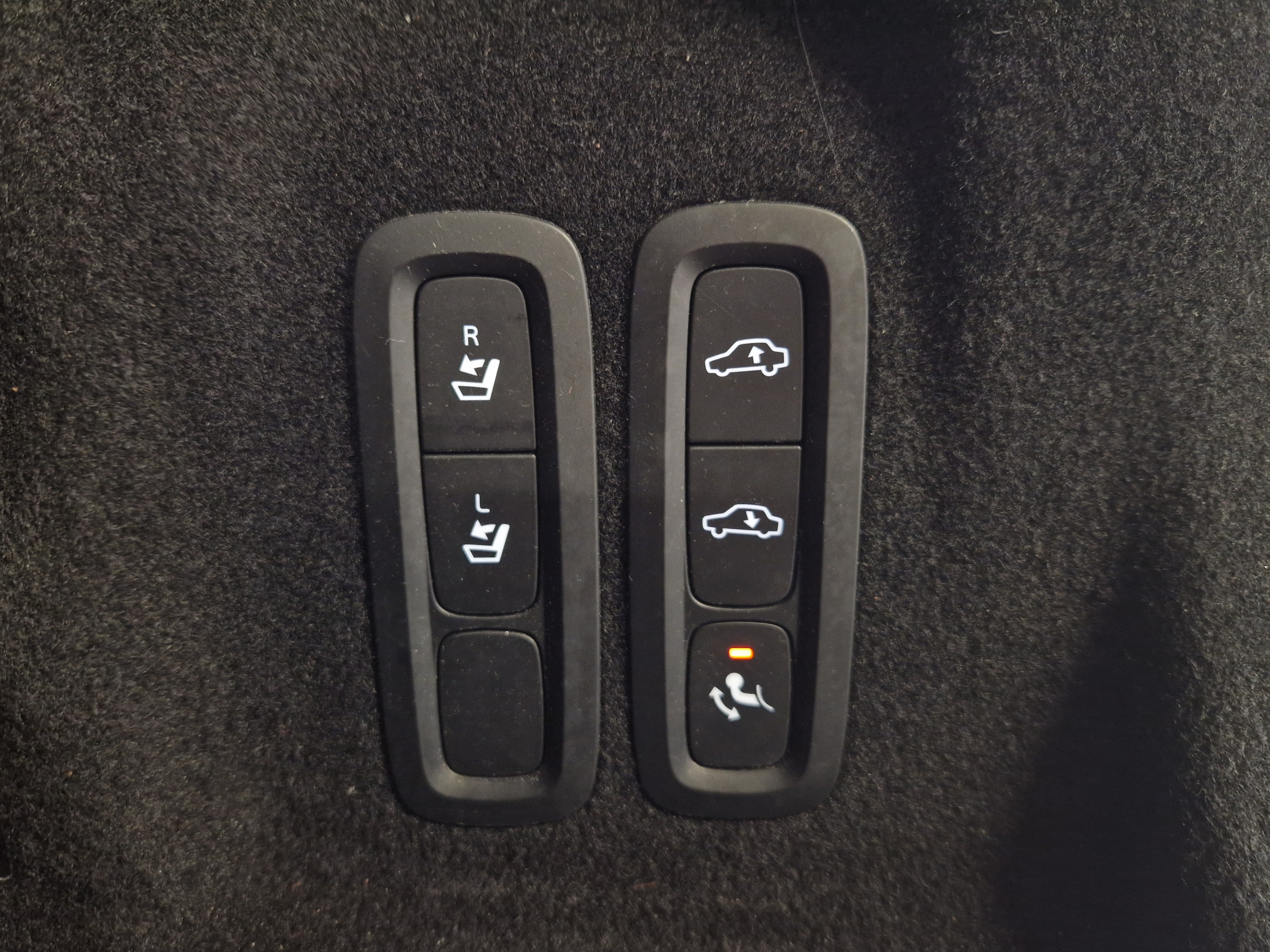 Volvo XC60 2019, photo 7/24