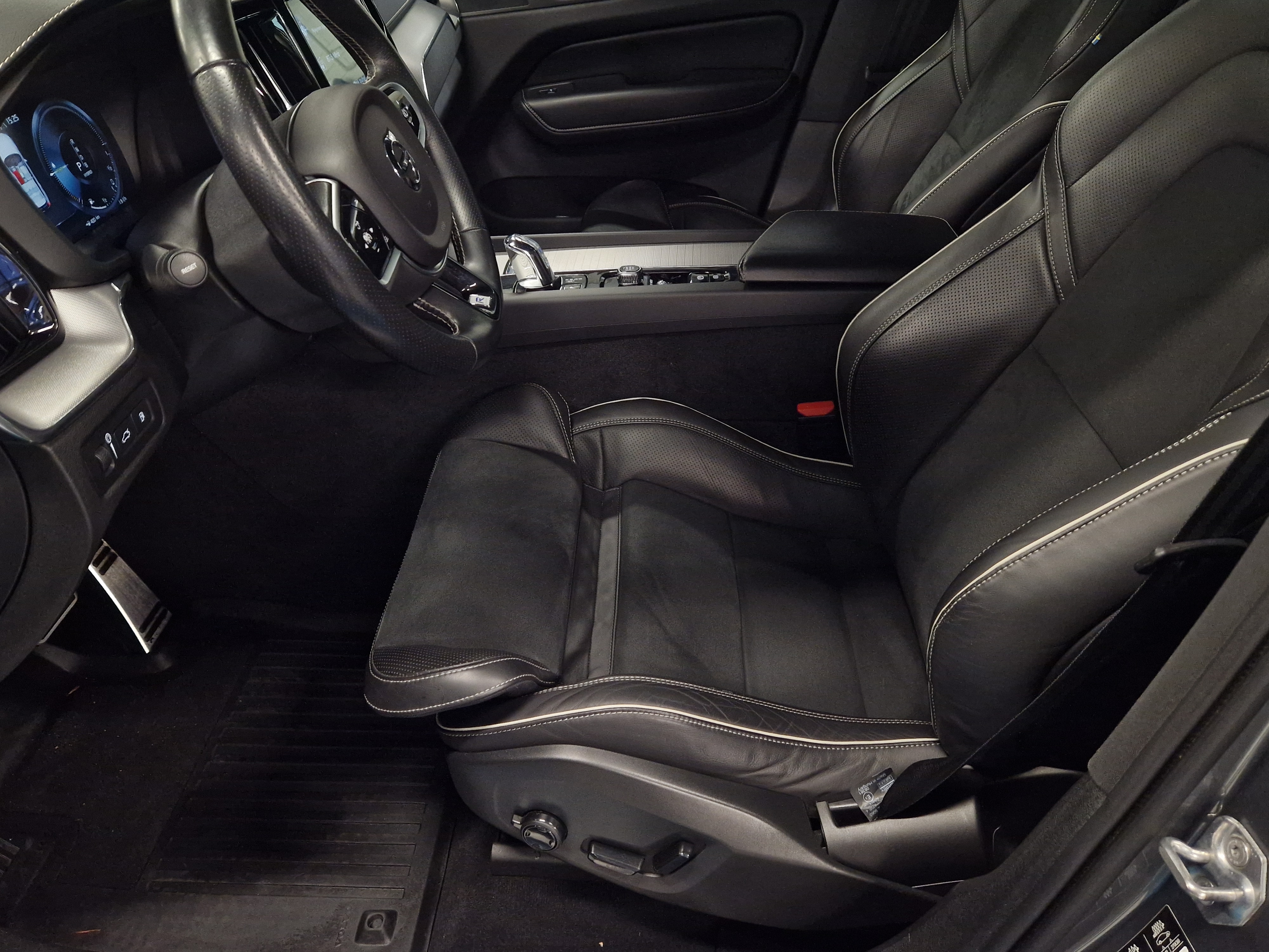 Volvo XC60 T8 AWD R-DESIGN AUT TAKUU 12KK/20TKM