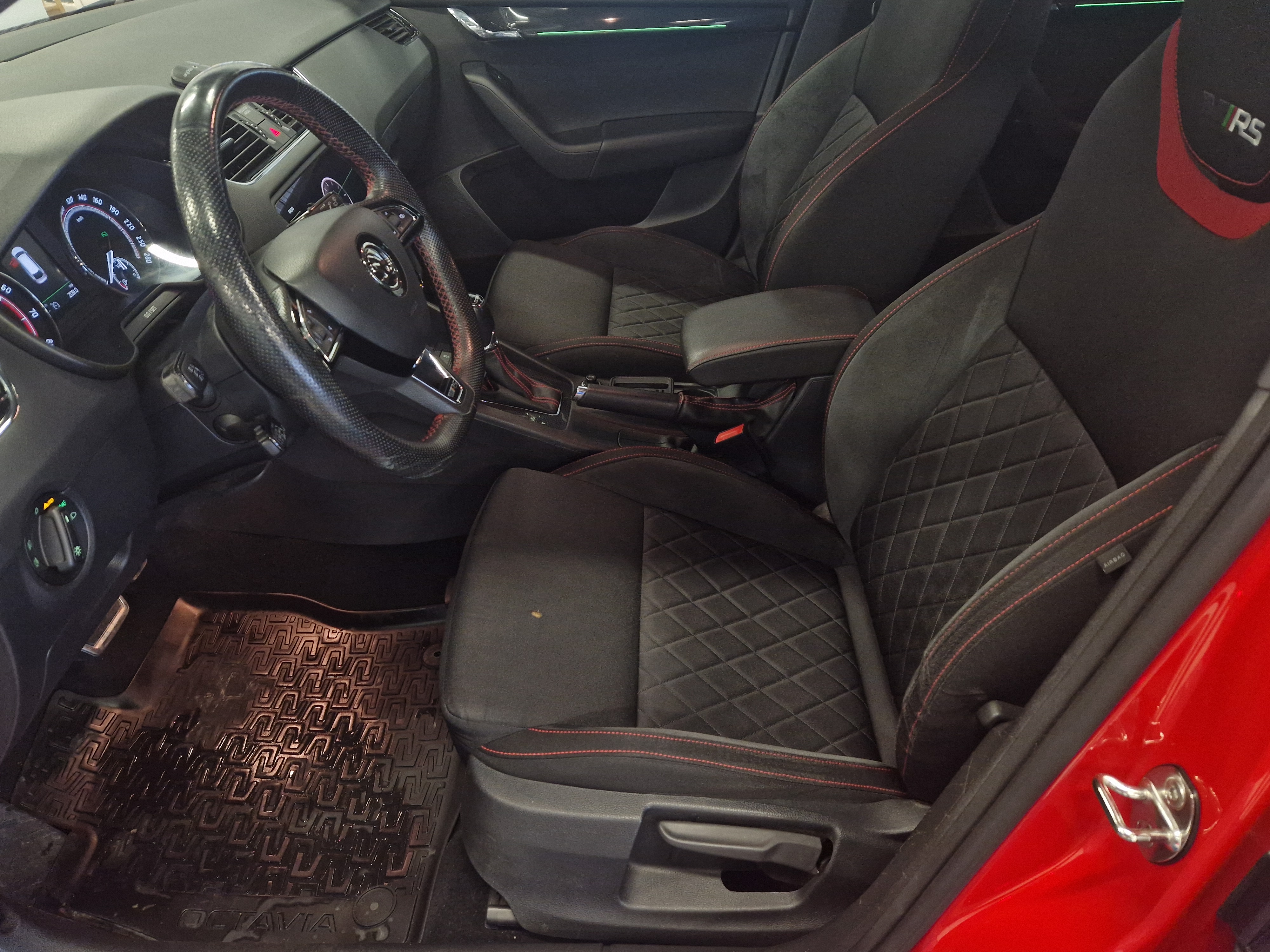 Skoda OCTAVIA COMBI 2,0 TSI RS DSG AUTOM.