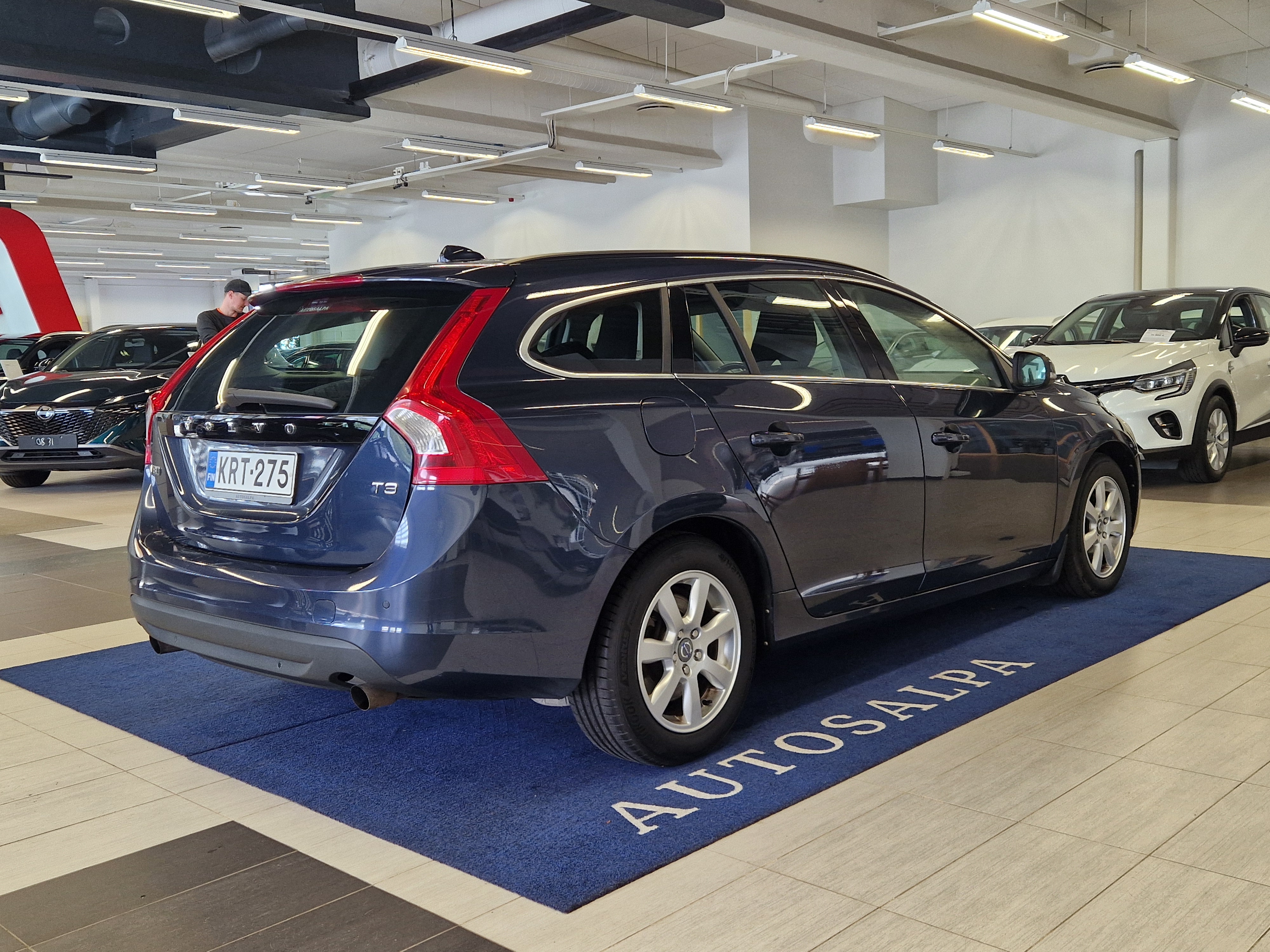Volvo V60 T3 MOMENTUM AUT