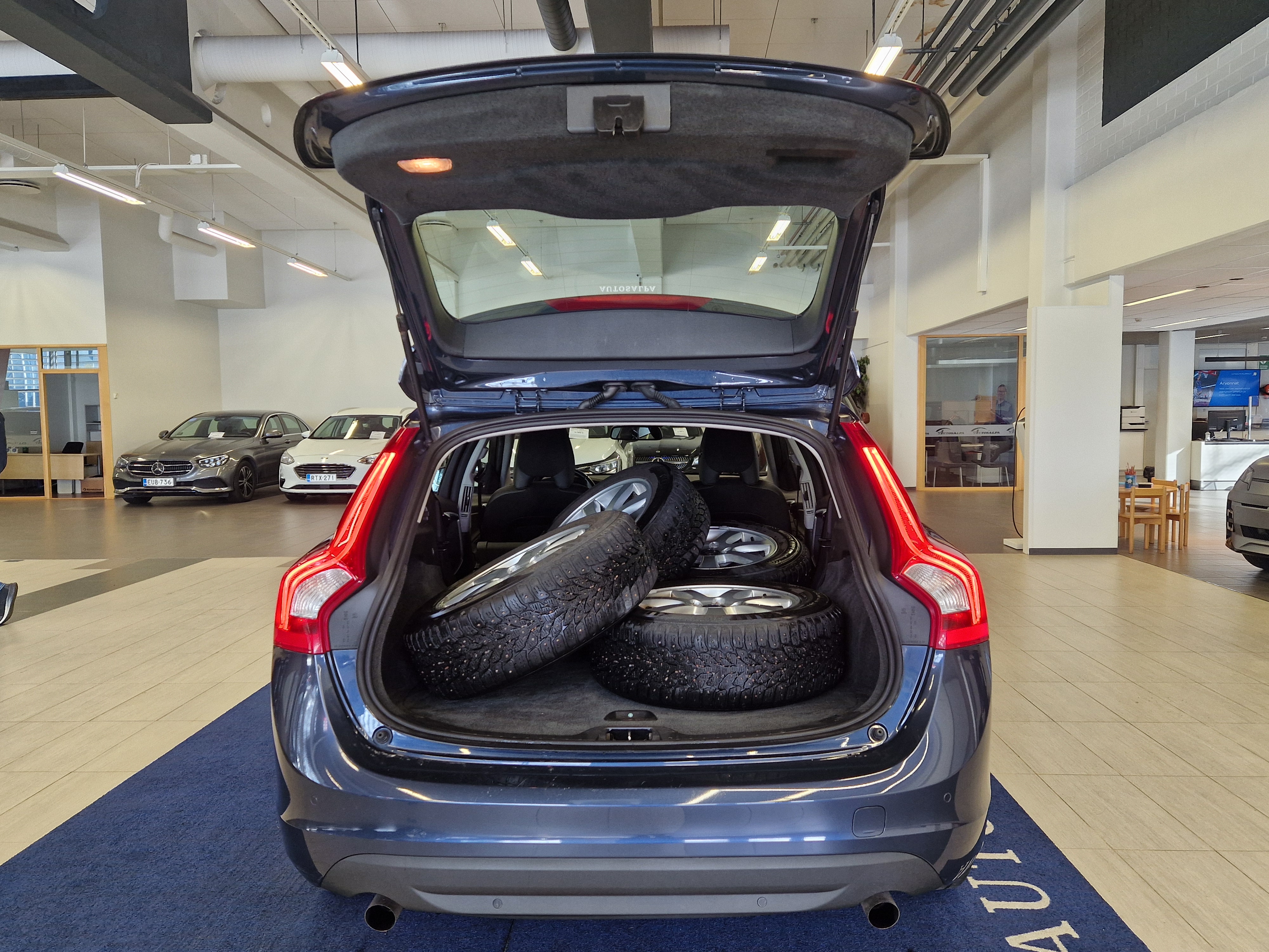 Volvo V60 T3 MOMENTUM AUT