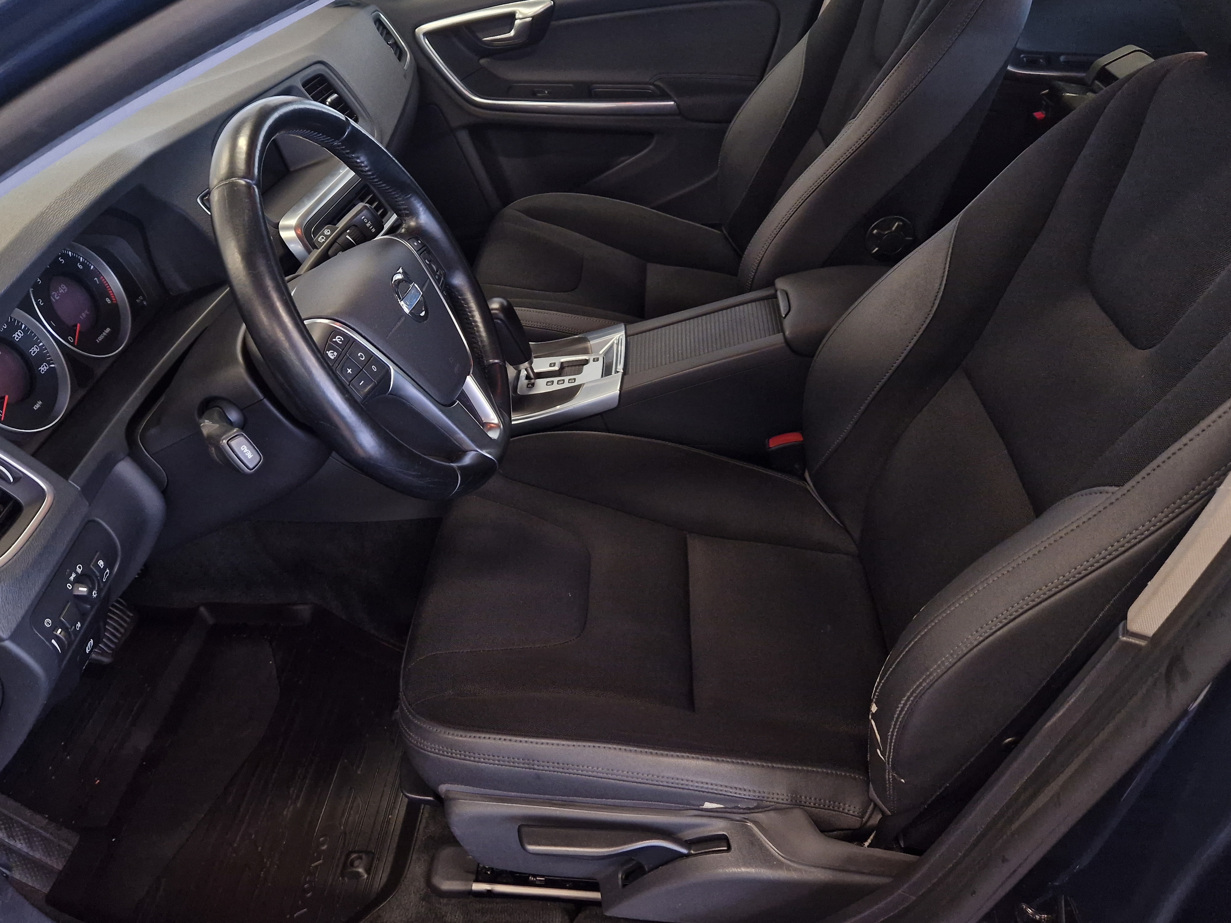 Volvo V60 T3 MOMENTUM AUT