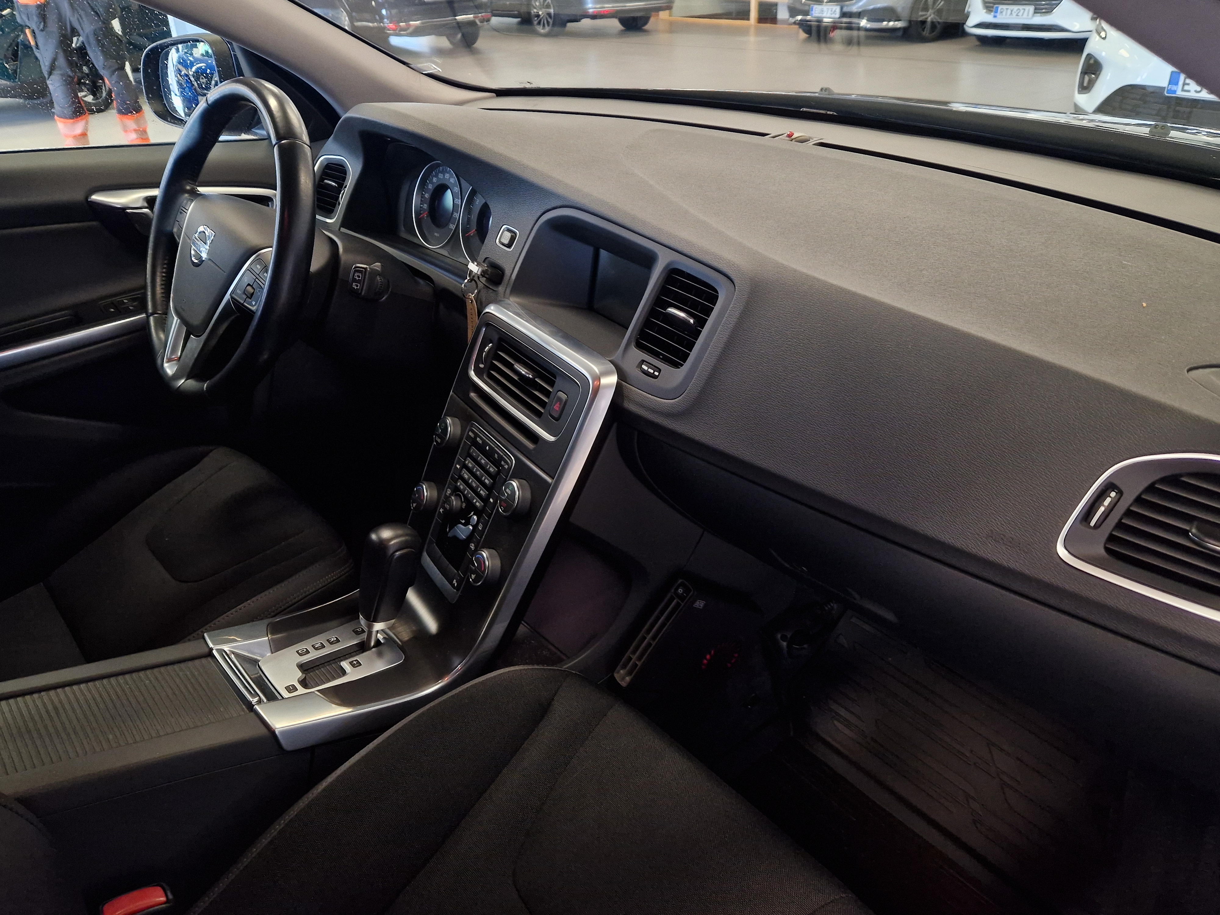 Volvo V60 T3 MOMENTUM AUT