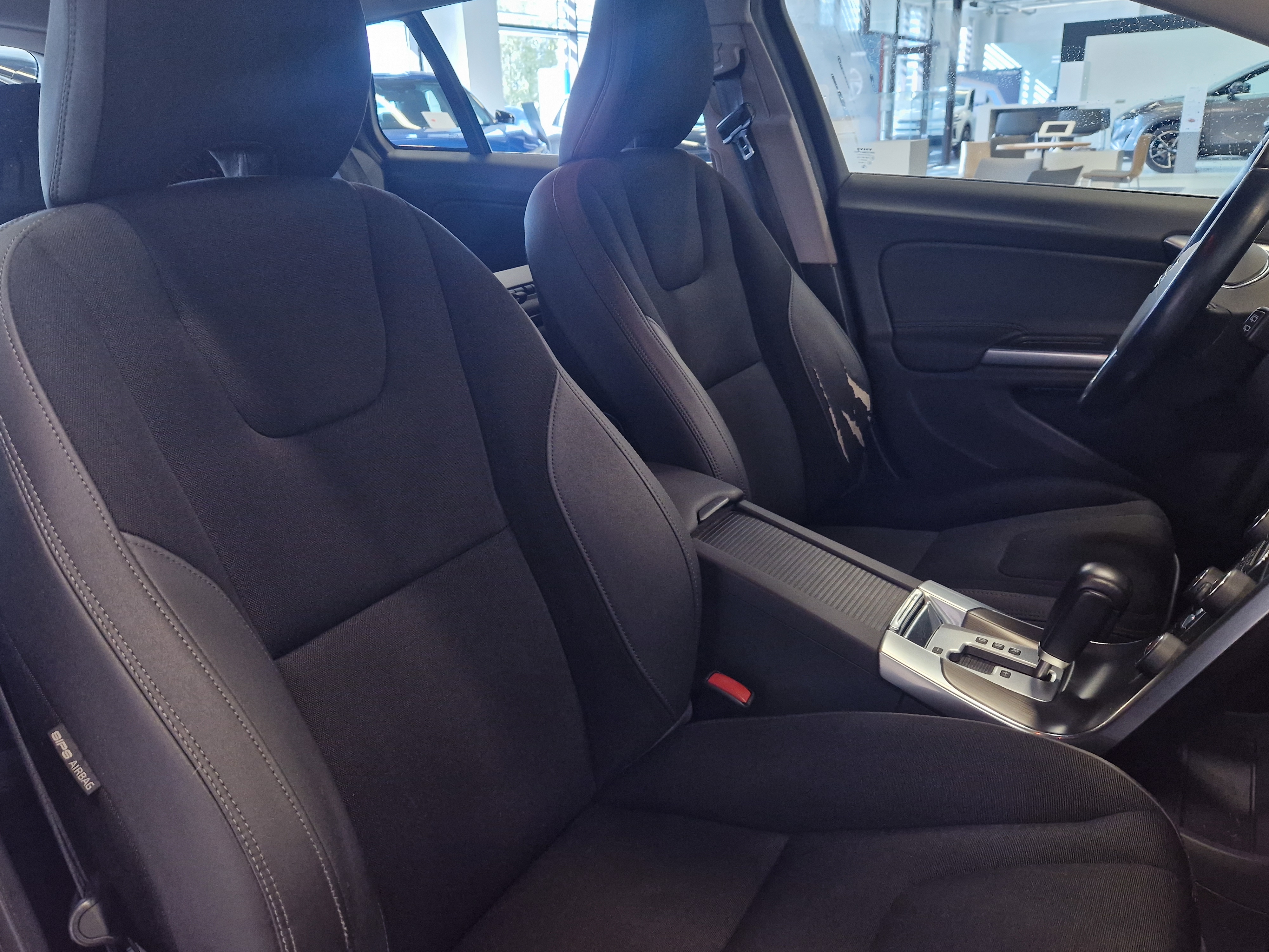 Volvo V60 T3 MOMENTUM AUT