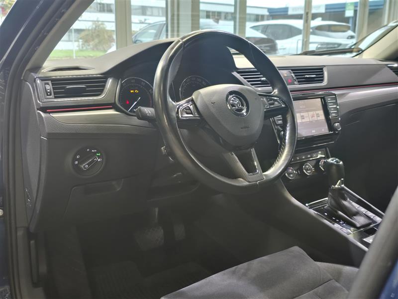 Skoda Superb 2017, bild 2/23