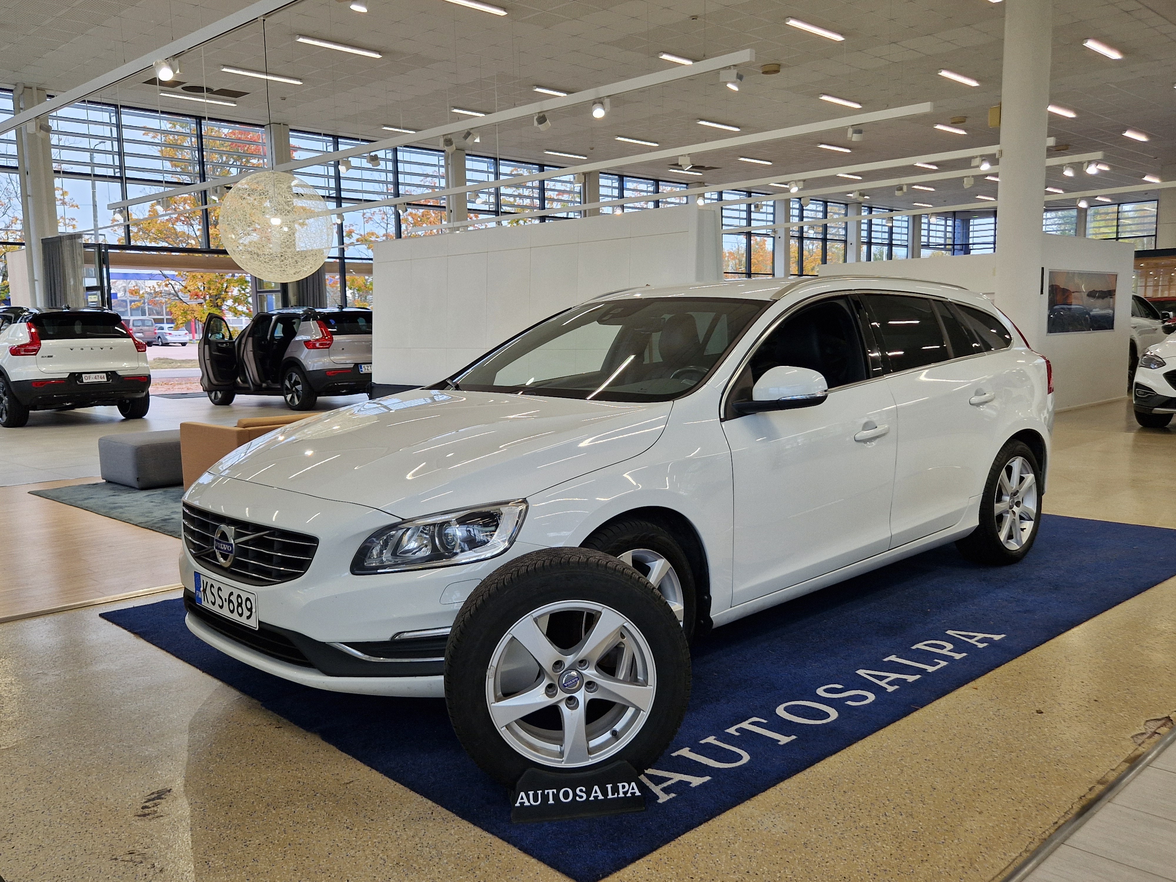 Volvo V60 D4 AWD Business Summum aut 2017, kuva 2/17