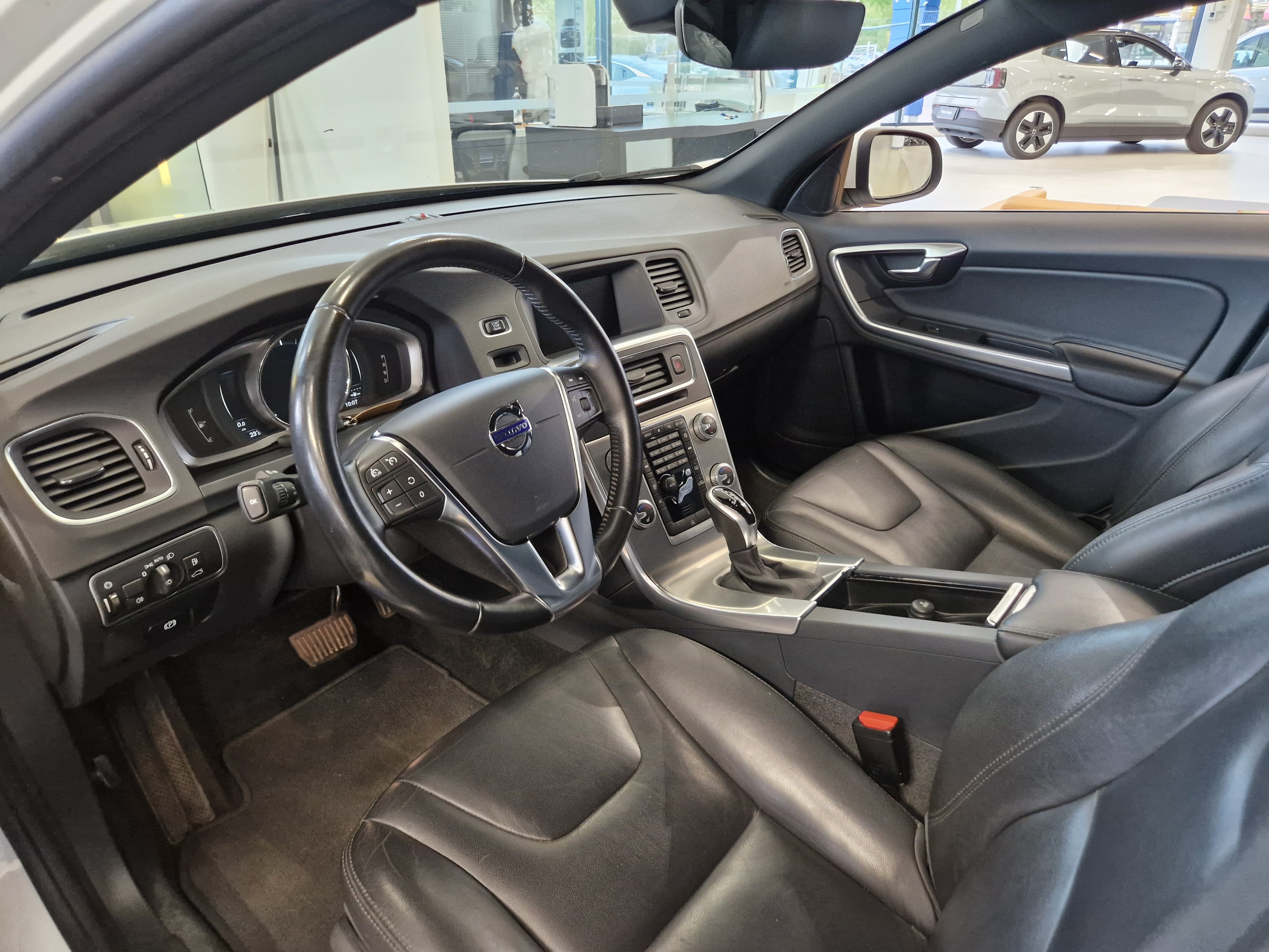 Volvo V60 D4 AWD Business Summum aut 2017, kuva 5/17