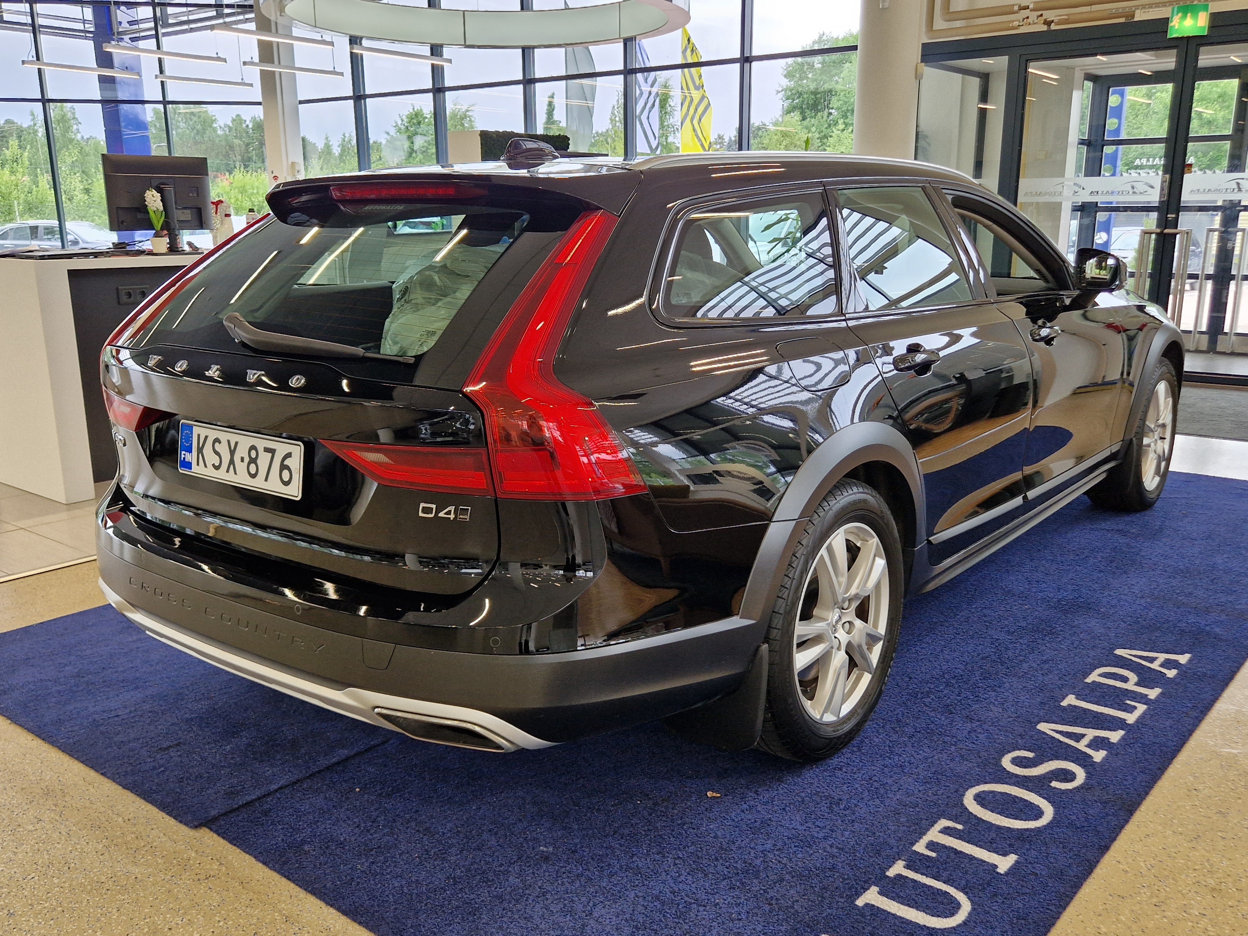 Volvo V90 Cross Country D4 AWD Plus aut 2018, kuva 3/18