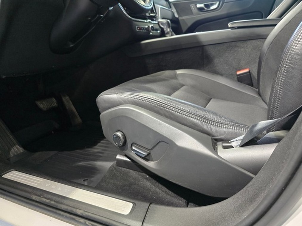 Volvo XC60 D4 AWD MOMENTUM AUT (B)
