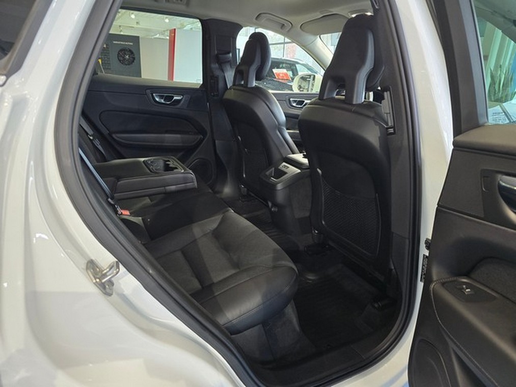 Volvo XC60 D4 AWD MOMENTUM AUT (B)